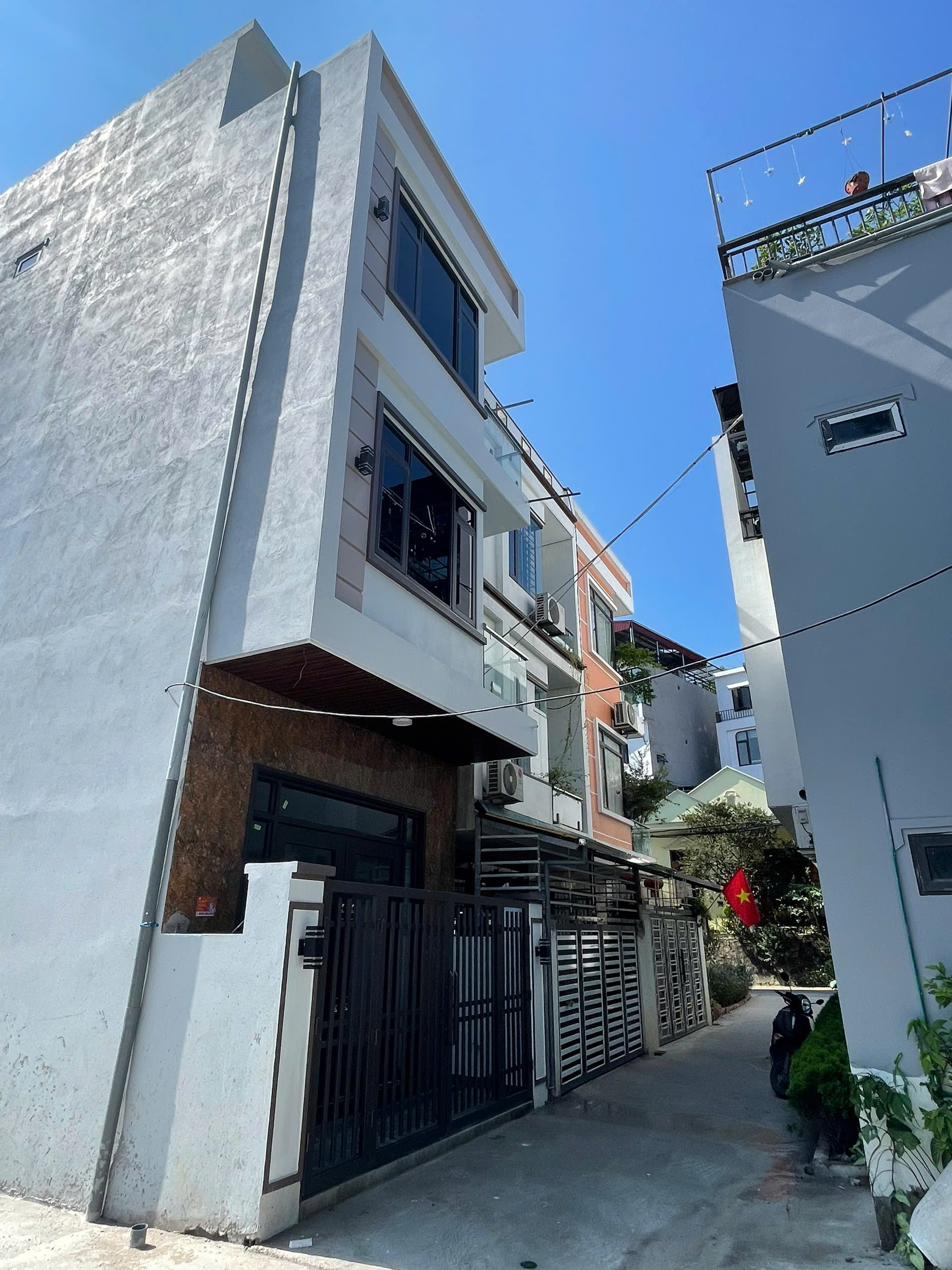 Bán Nhà 3.5 Tầng Ngõ 14 Cao Thắng. DT:54m2,MT:4.5m. Oto Đỗ Cửa !!!