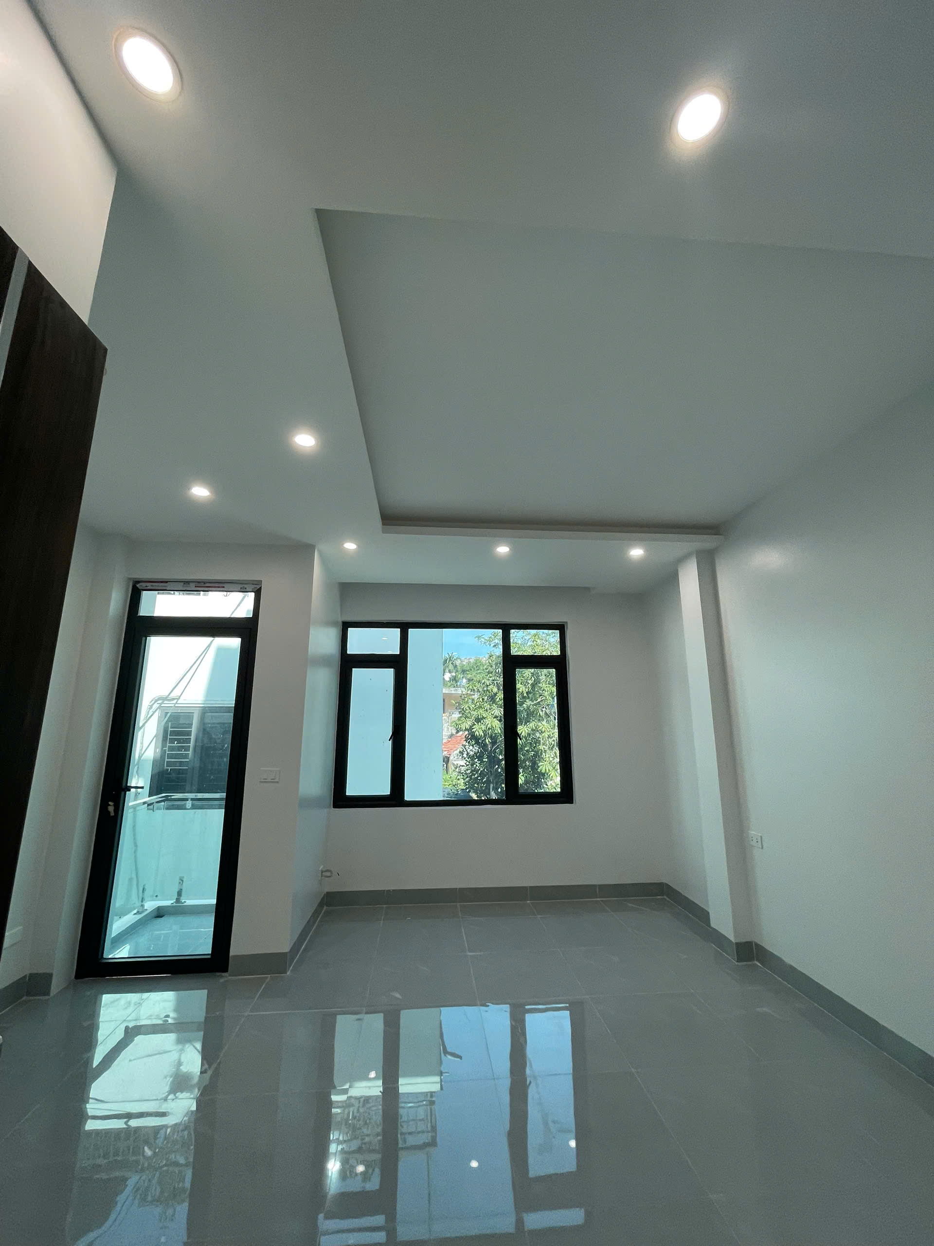 Bán Nhà 3.5 Tầng Ngõ 14 Cao Thắng. DT:54m2,MT:4.5m. Oto Đỗ Cửa !!!