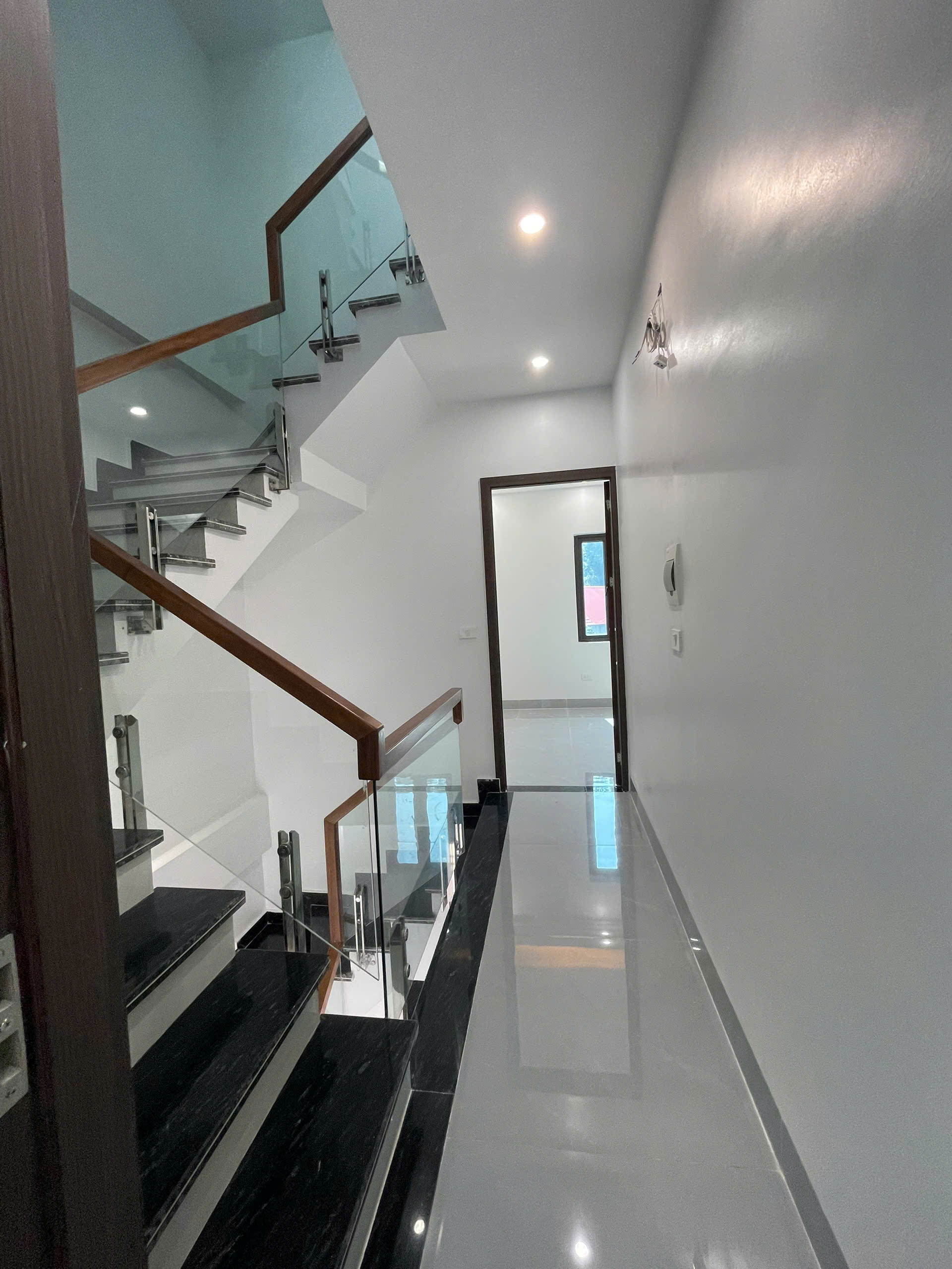 Bán Nhà 3.5 Tầng Ngõ 14 Cao Thắng. DT:54m2,MT:4.5m. Oto Đỗ Cửa !!!