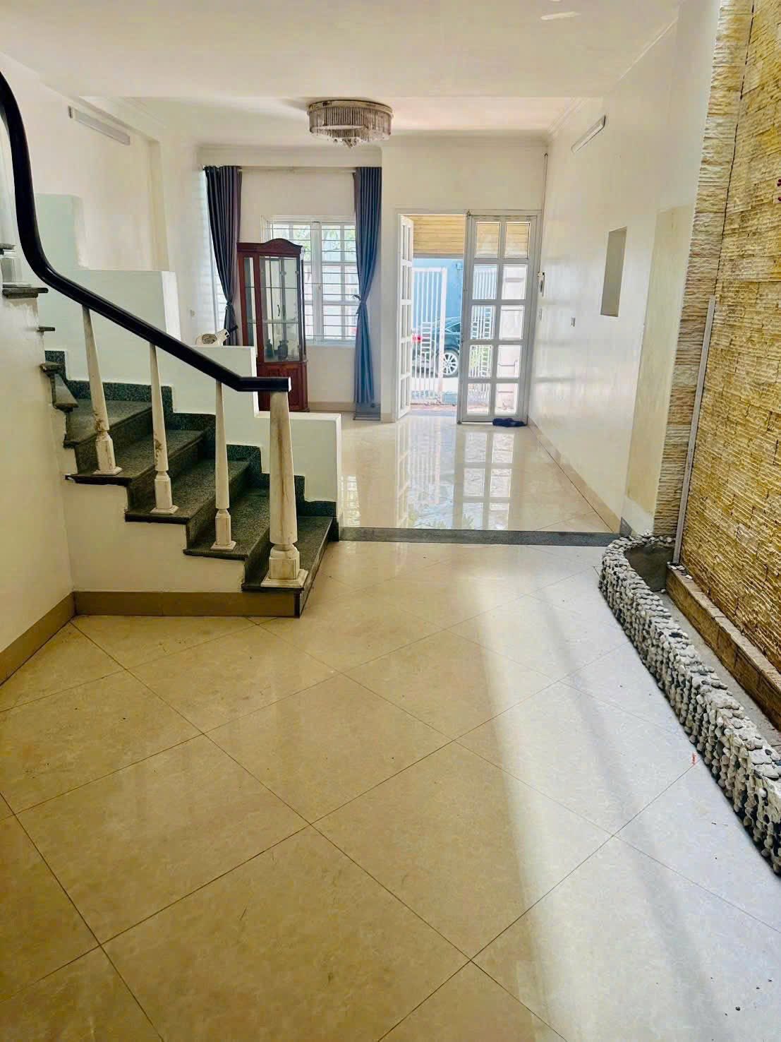 Bán Nhà 2.5 Tầng KĐT Vựng Đâng,Cenco 5. DT:70m2,MT:4.5m.H:Đông Nam !!!