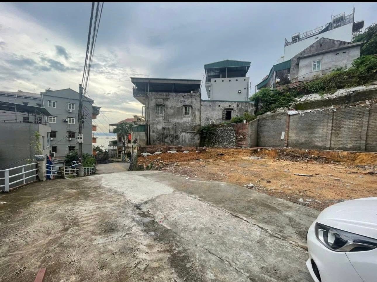 Bán Đất Khu Phố Hàng Than,P.Hồng Gai.Hạ Long. DT:82m2 và 83m2 !!!