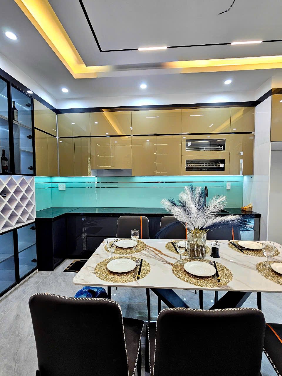 Bán Nhà 5 Tầng Mặt Đường Nguyễn Văn Cừ Cột 8. DT:75m2,MT:4.7m !!!