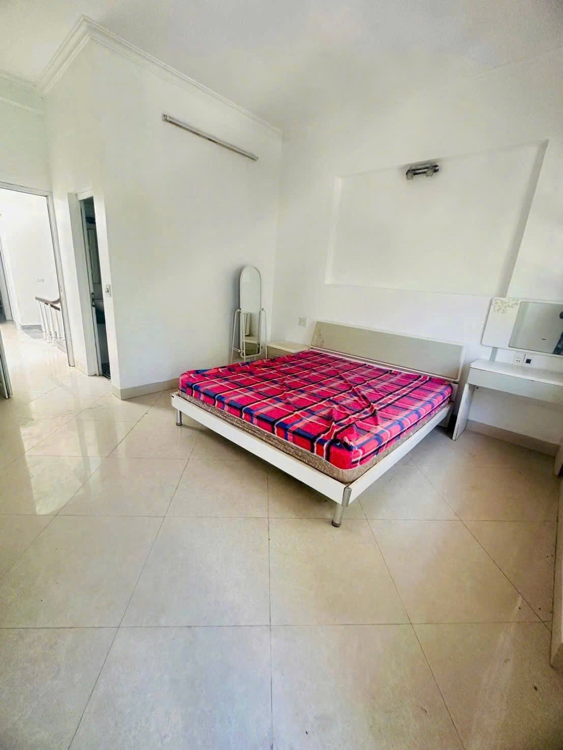 Bán Nhà 2.5 Tầng KĐT Vựng Đâng,Cenco 5. DT:70m2,MT:4.5m.H:Đông Nam !!!