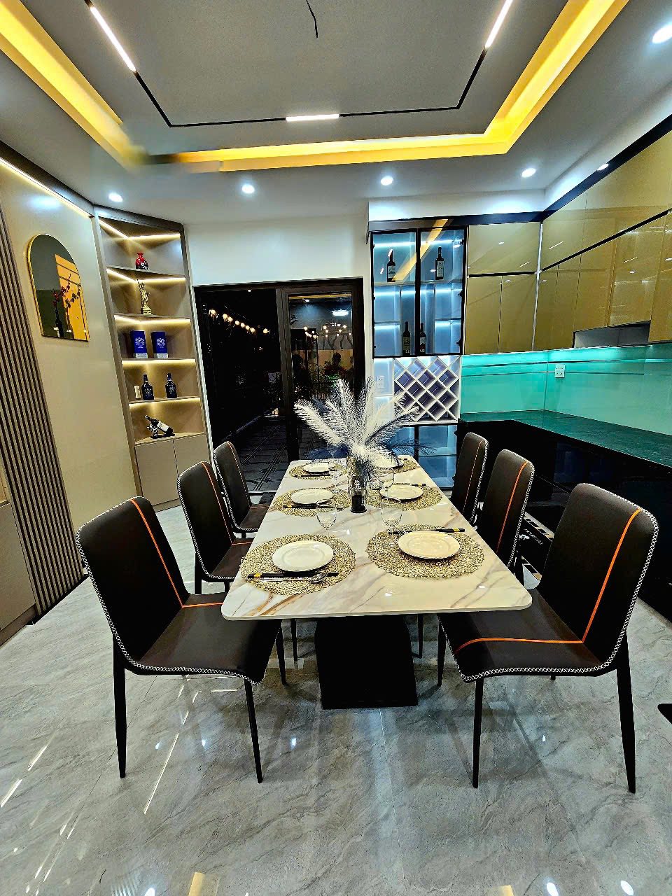 Bán Nhà 5 Tầng Mặt Đường Nguyễn Văn Cừ Cột 8. DT:75m2,MT:4.7m !!!