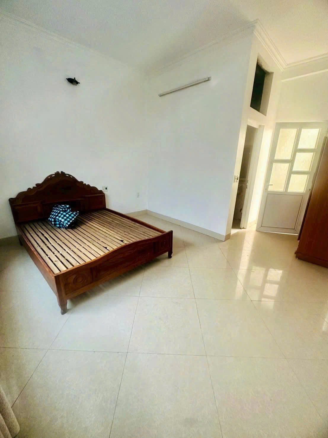 Bán Nhà 2.5 Tầng KĐT Vựng Đâng,Cenco 5. DT:70m2,MT:4.5m.H:Đông Nam !!!