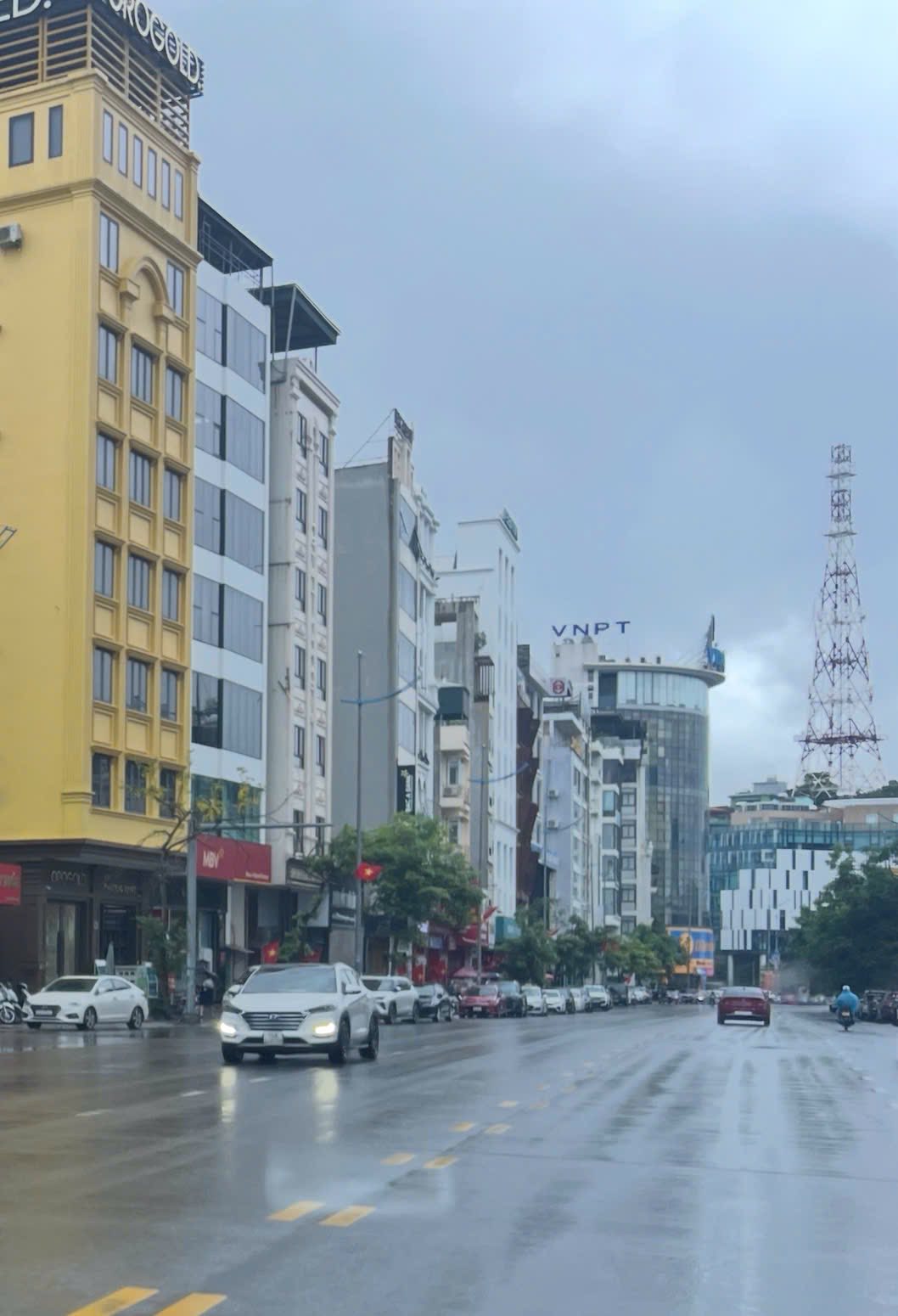 Bán Đất Mặt Đường 25/4 Siêu Đẹp. DT:150m2,MT:10m Vip nhất Hạ Long !!!