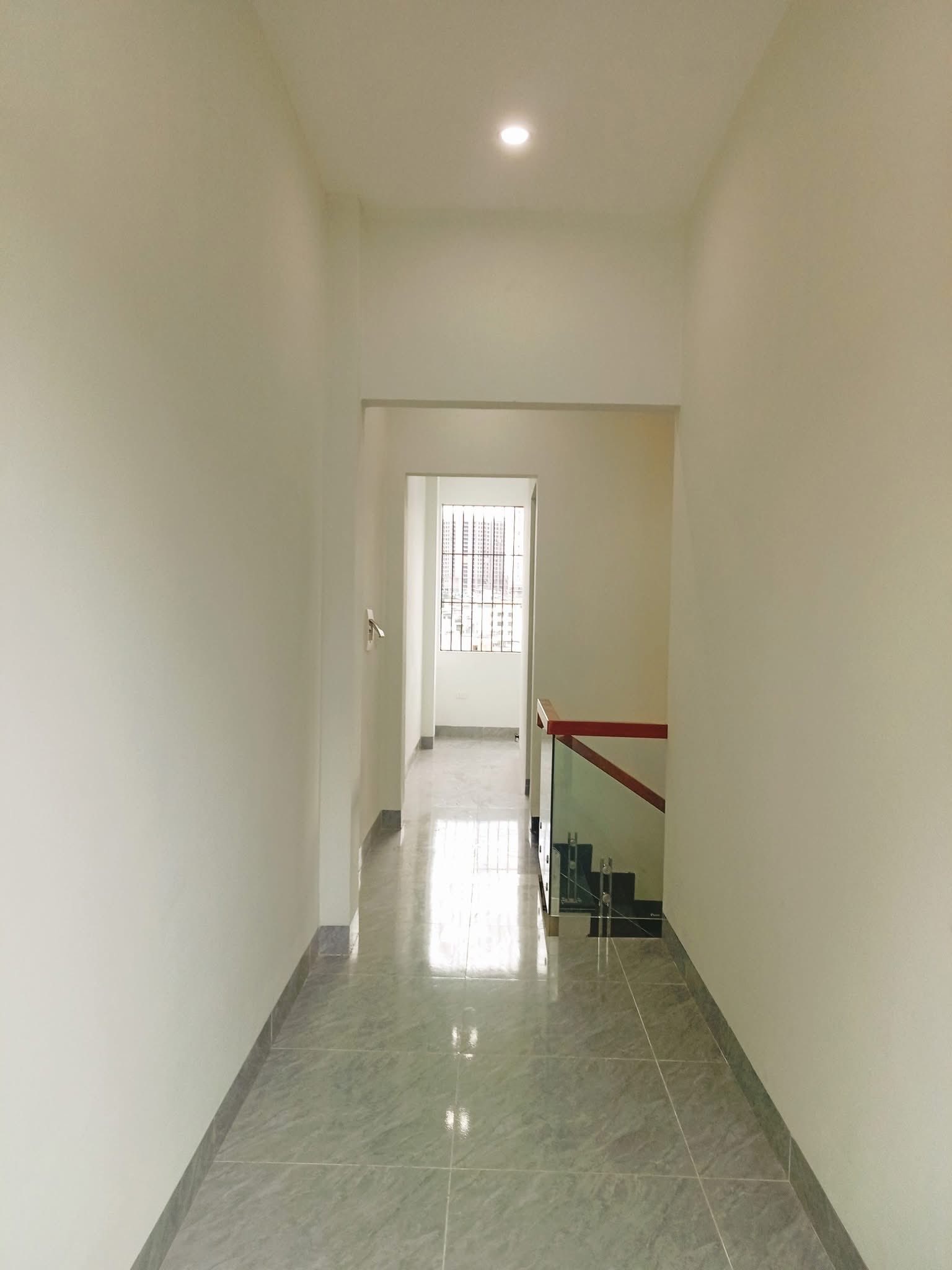 Bán Nhà 3 Tầng Ngõ 20 Cao Xanh. DT:50m2 Oto Tận Nơi Giá Rẻ !!!