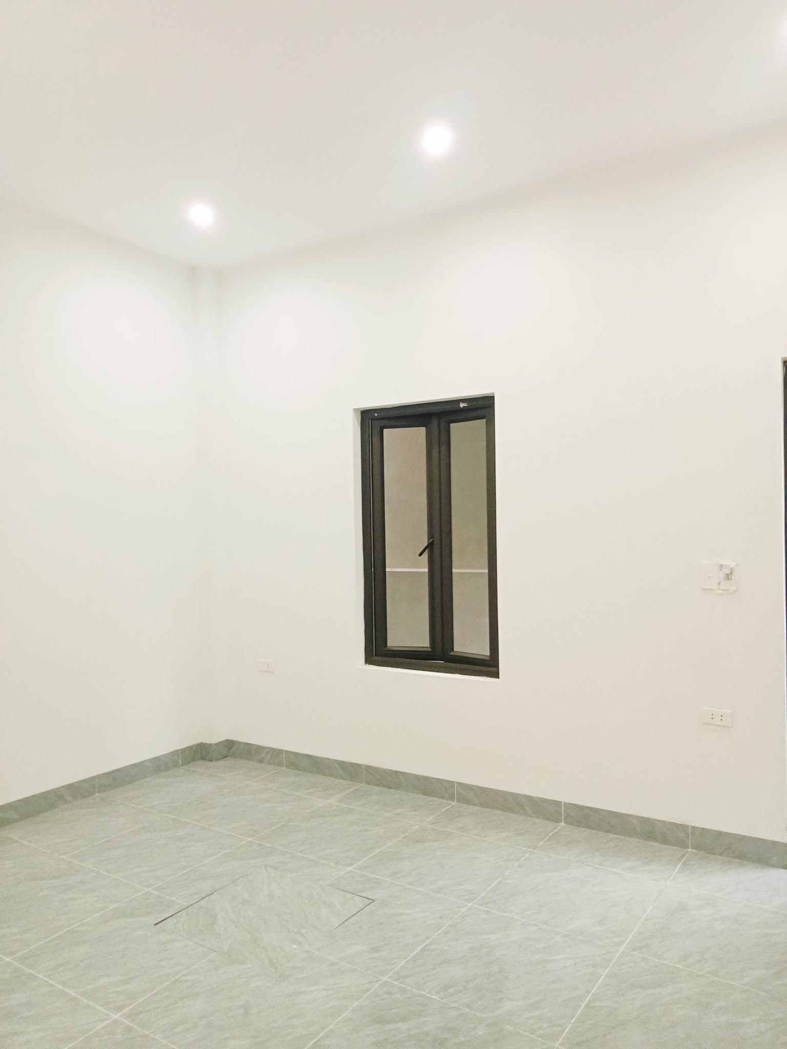 Bán Nhà 3 Tầng Ngõ 20 Cao Xanh. DT:50m2 Oto Tận Nơi Giá Rẻ !!!