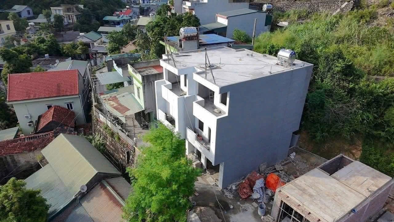 Bán Nhà 3 Tầng Ngõ 17 Cao Thắng. DT:50m2 Oto Nhỏ Đỗ Cửa !!!