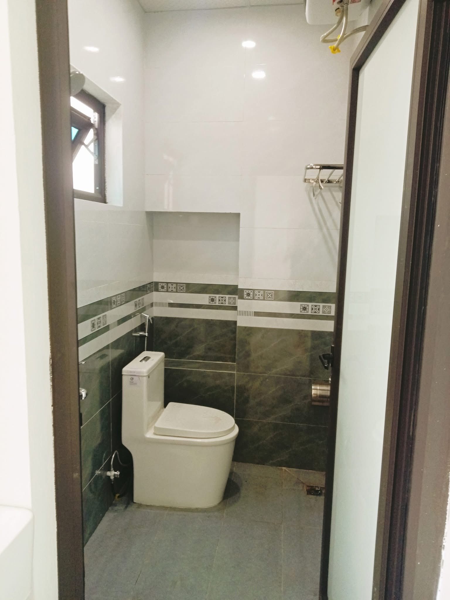 Bán Nhà 3 Tầng Ngõ 20 Cao Xanh. DT:50m2 Oto Tận Nơi Giá Rẻ !!!