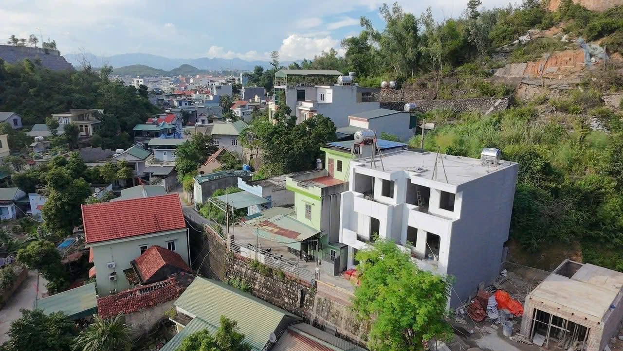 Bán Nhà 3 Tầng Ngõ 17 Cao Thắng. DT:50m2 Oto Nhỏ Đỗ Cửa !!!