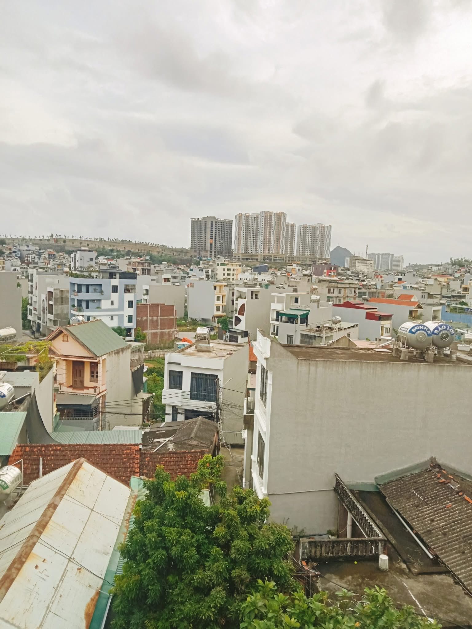 Bán Nhà 3 Tầng Ngõ 20 Cao Xanh. DT:50m2 Oto Tận Nơi Giá Rẻ !!!