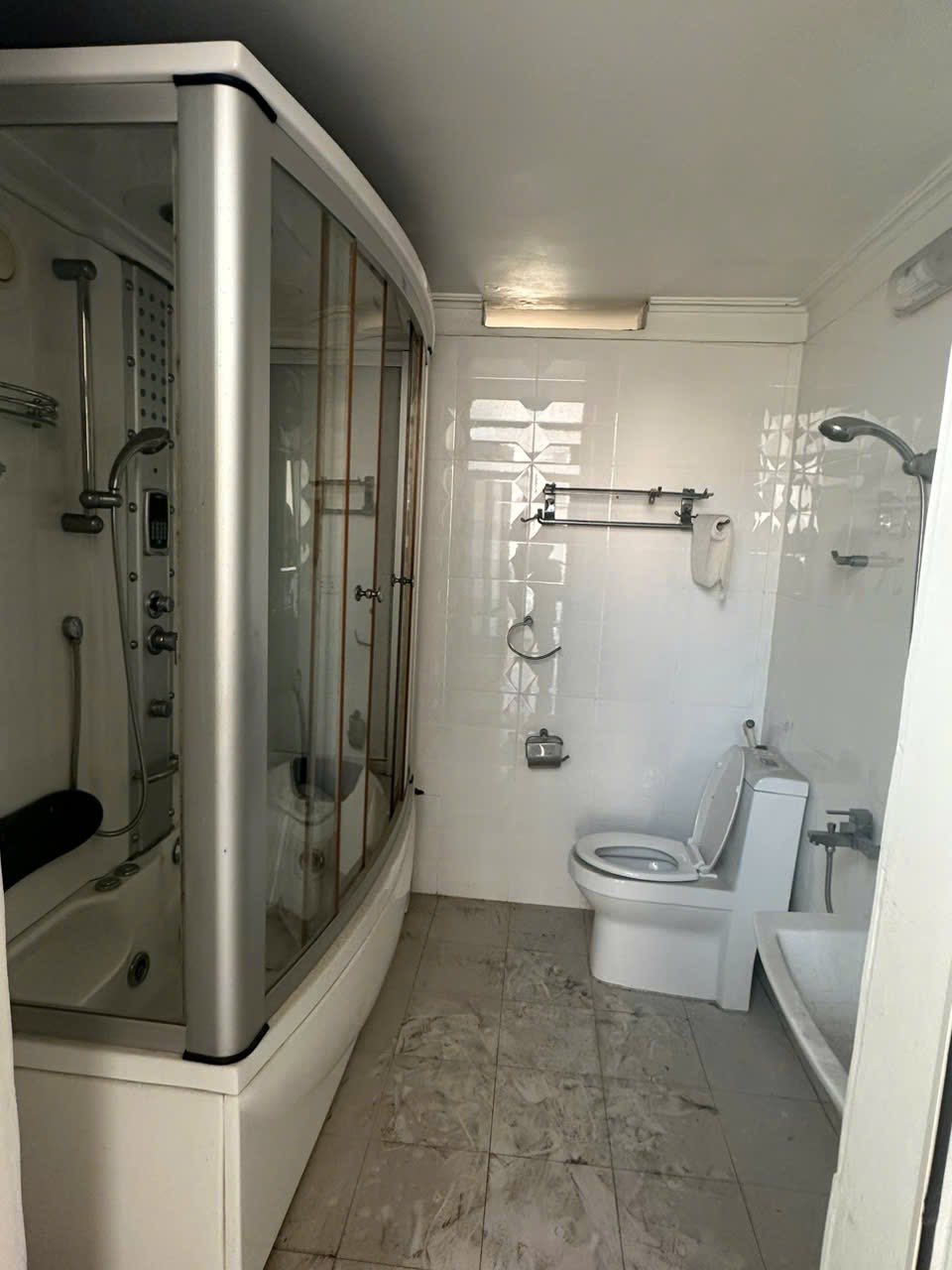 Bán Đất Tặng Biệt Thự 3 Tầng Cũ Cao Xanh Hà Khánh A,DT:200m2,MT:8m !!!