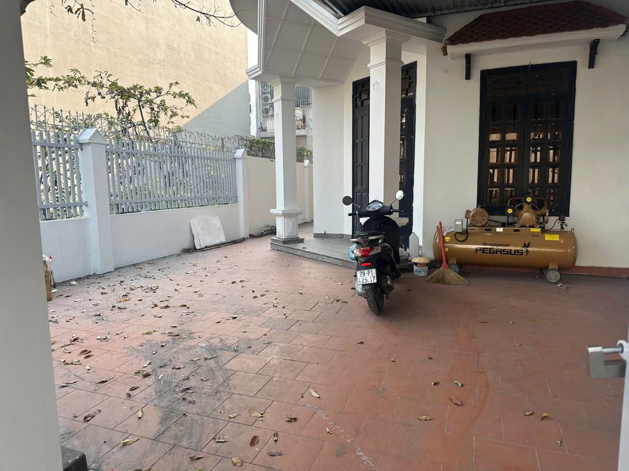 Bán Đất Tặng Biệt Thự 3 Tầng Cũ Cao Xanh Hà Khánh A,DT:200m2,MT:8m !!!