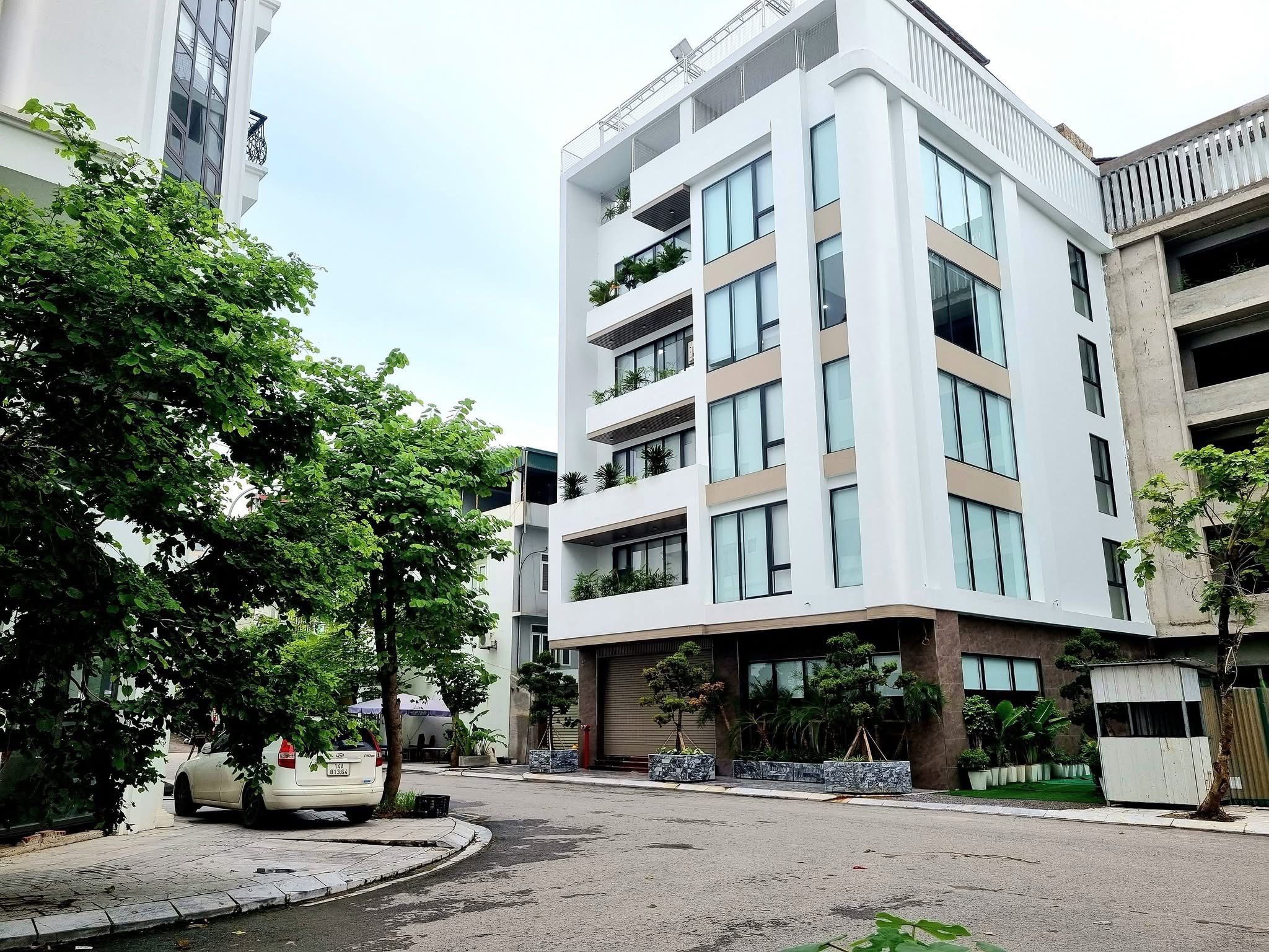 Bán Nhà 5.5 Tầng Xây Thô Cạnh Cây Xăng Cao Xanh. DT:67.5m2,MT:5m !!!