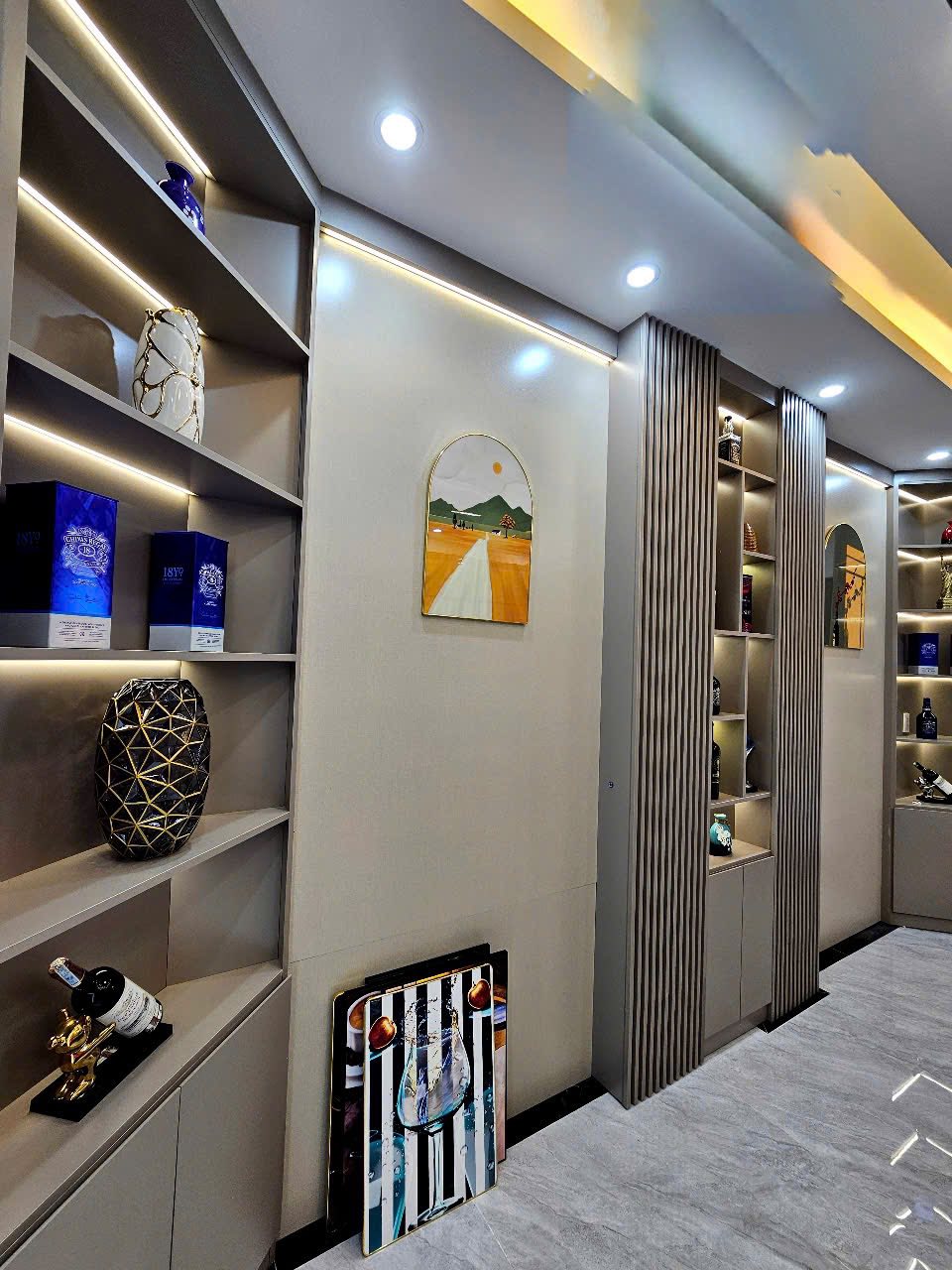 Bán Nhà 5 Tầng Mặt Đường Nguyễn Văn Cừ Cột 8. DT:75m2,MT:4.7m !!!