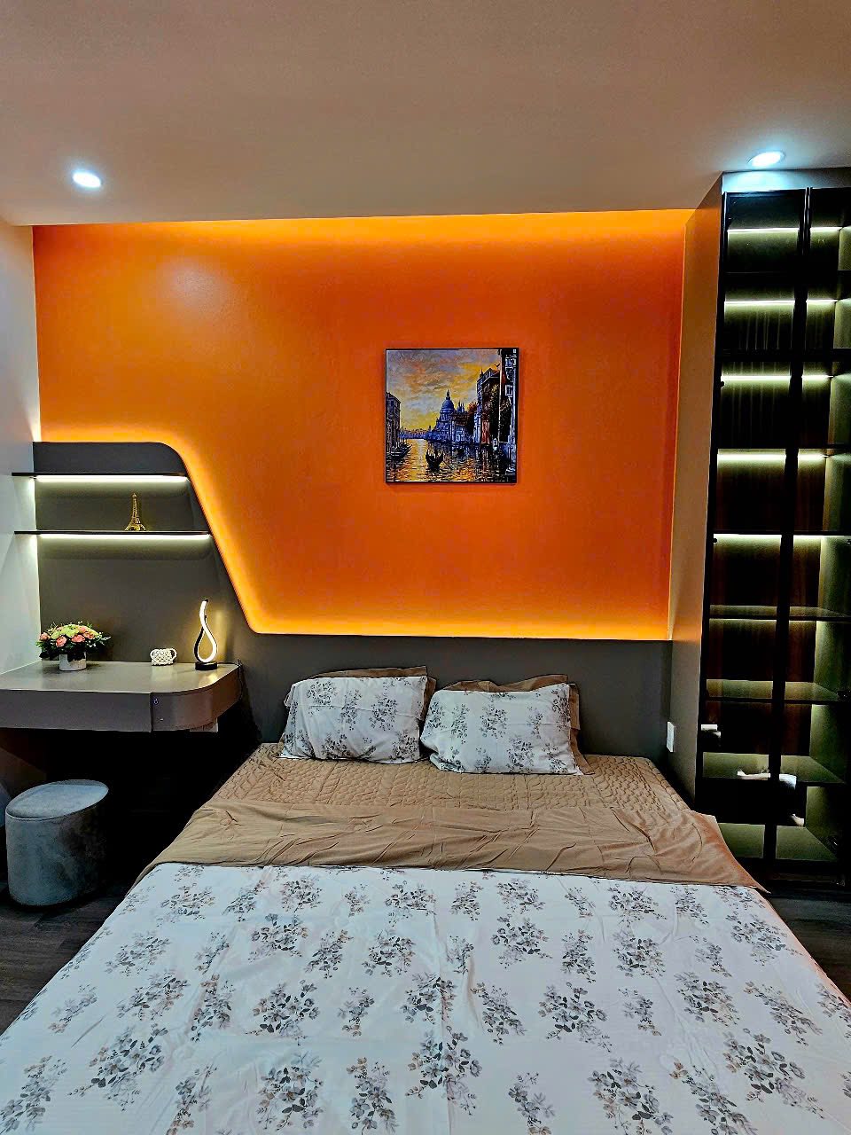 Bán Nhà 5 Tầng Mặt Đường Nguyễn Văn Cừ Cột 8. DT:75m2,MT:4.7m !!!