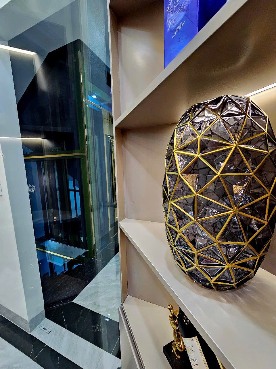 Bán Nhà 5 Tầng Mặt Đường Nguyễn Văn Cừ Cột 8. DT:75m2,MT:4.7m !!!