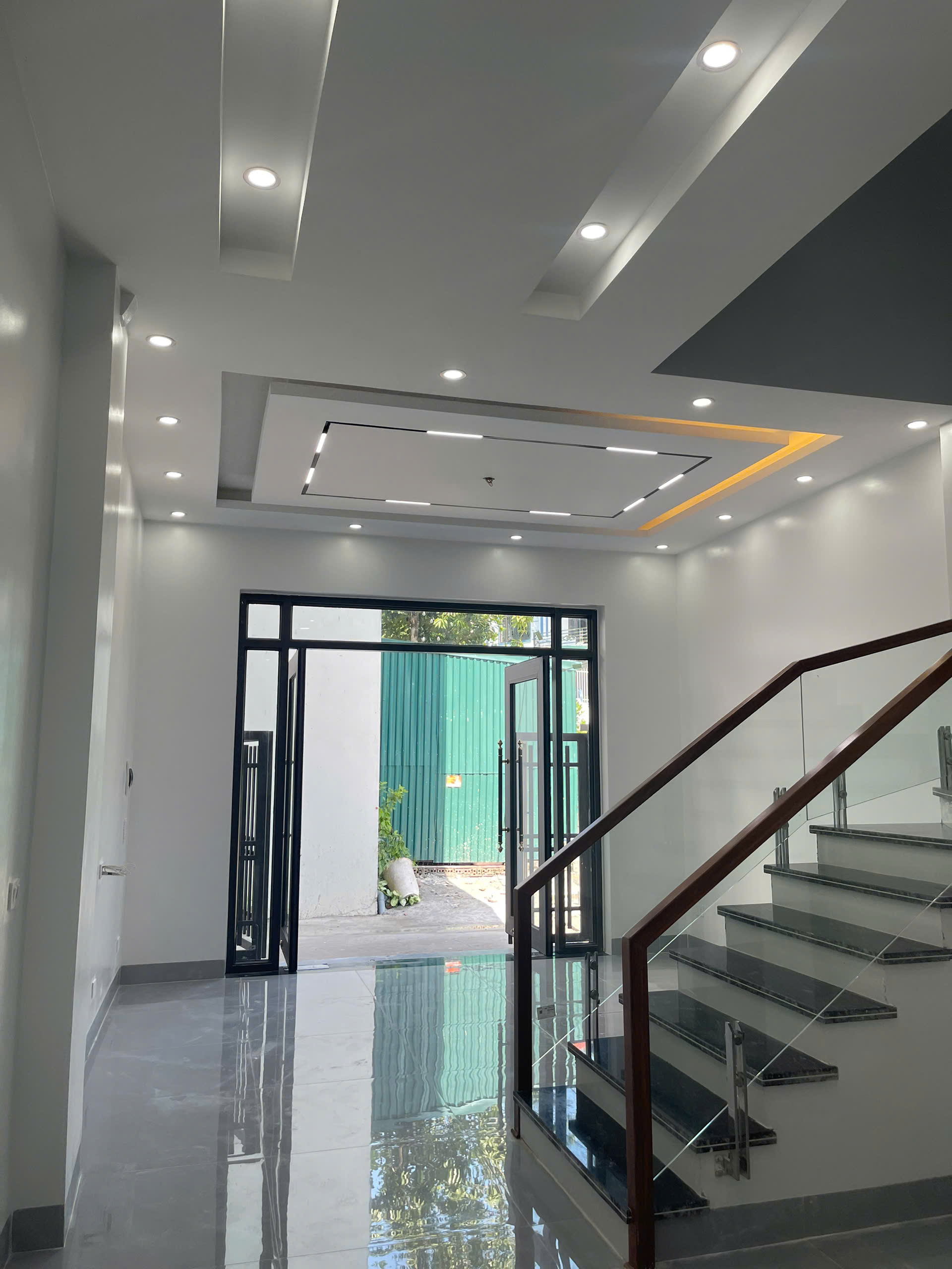 Bán Nhà 3.5 Tầng Ngõ 14 Cao Thắng. DT:54m2,MT:4.5m. Oto Đỗ Cửa !!!