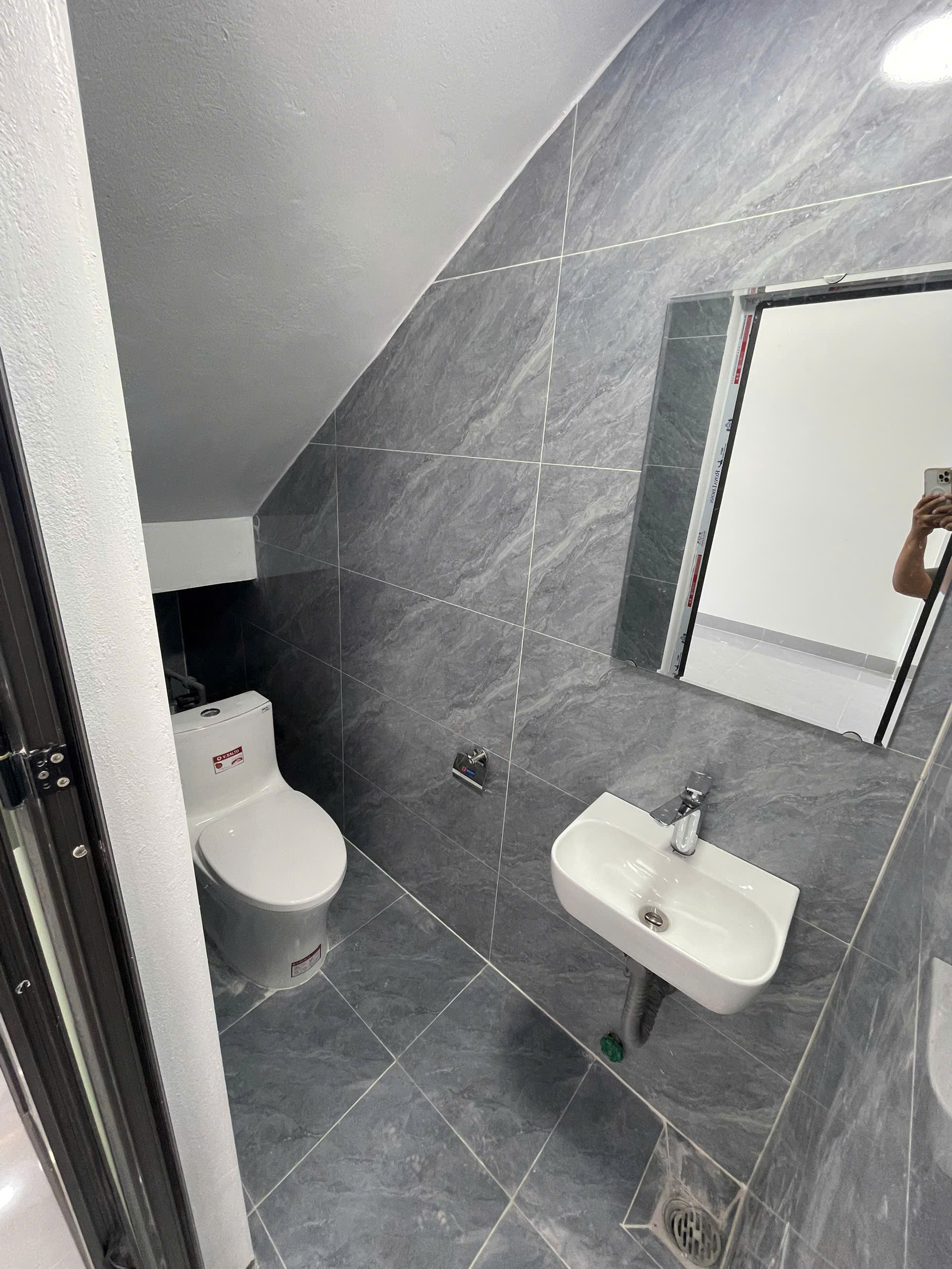 Bán Nhà 3.5 Tầng Ngõ 14 Cao Thắng. DT:54m2,MT:4.5m. Oto Đỗ Cửa !!!