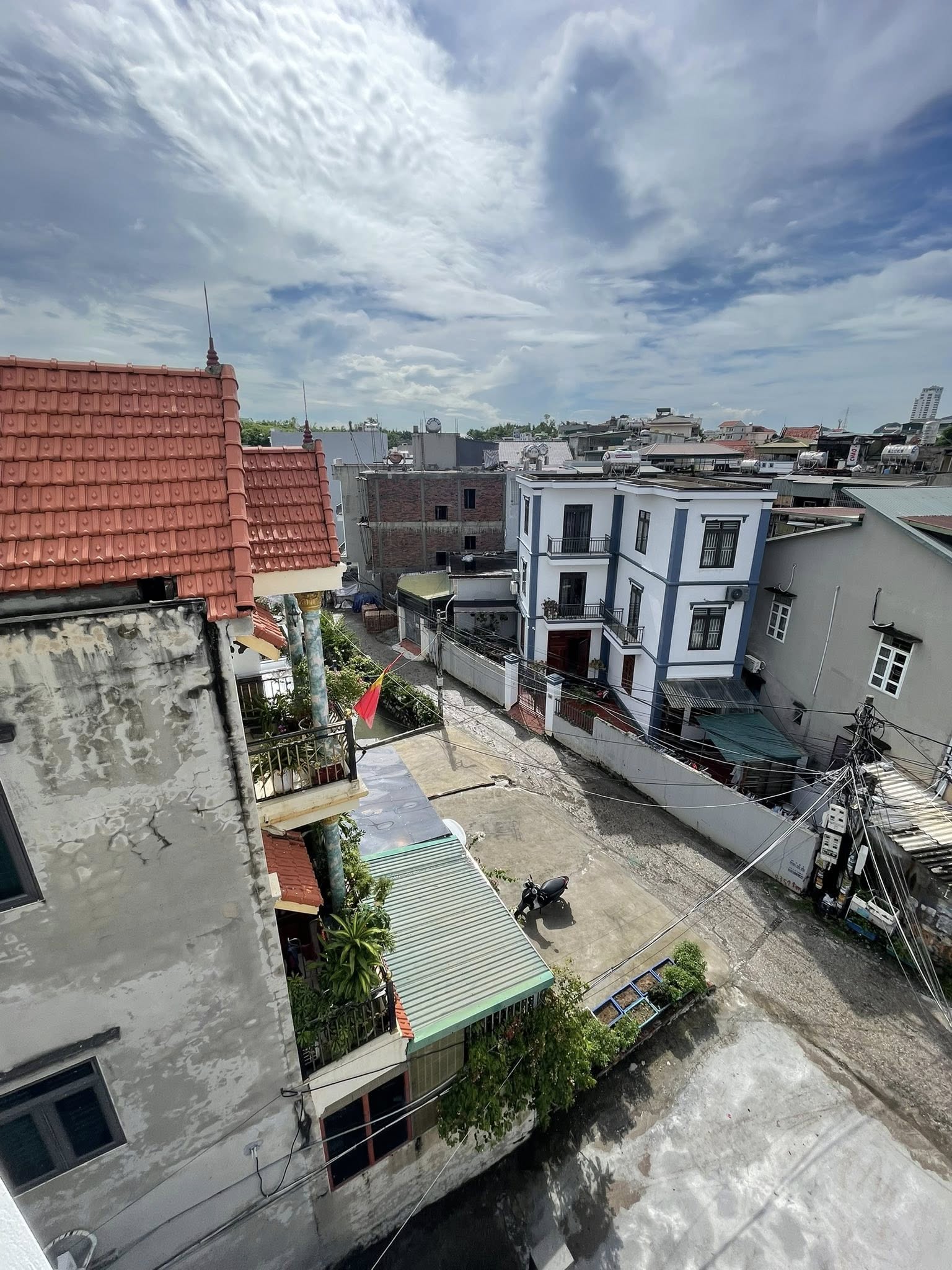 Bán Nhà 4 Tầng Ngõ 13 Cao Xanh. DT:55m2,MT:5.3m Ô Góc Oto Tránh Nhau !!!