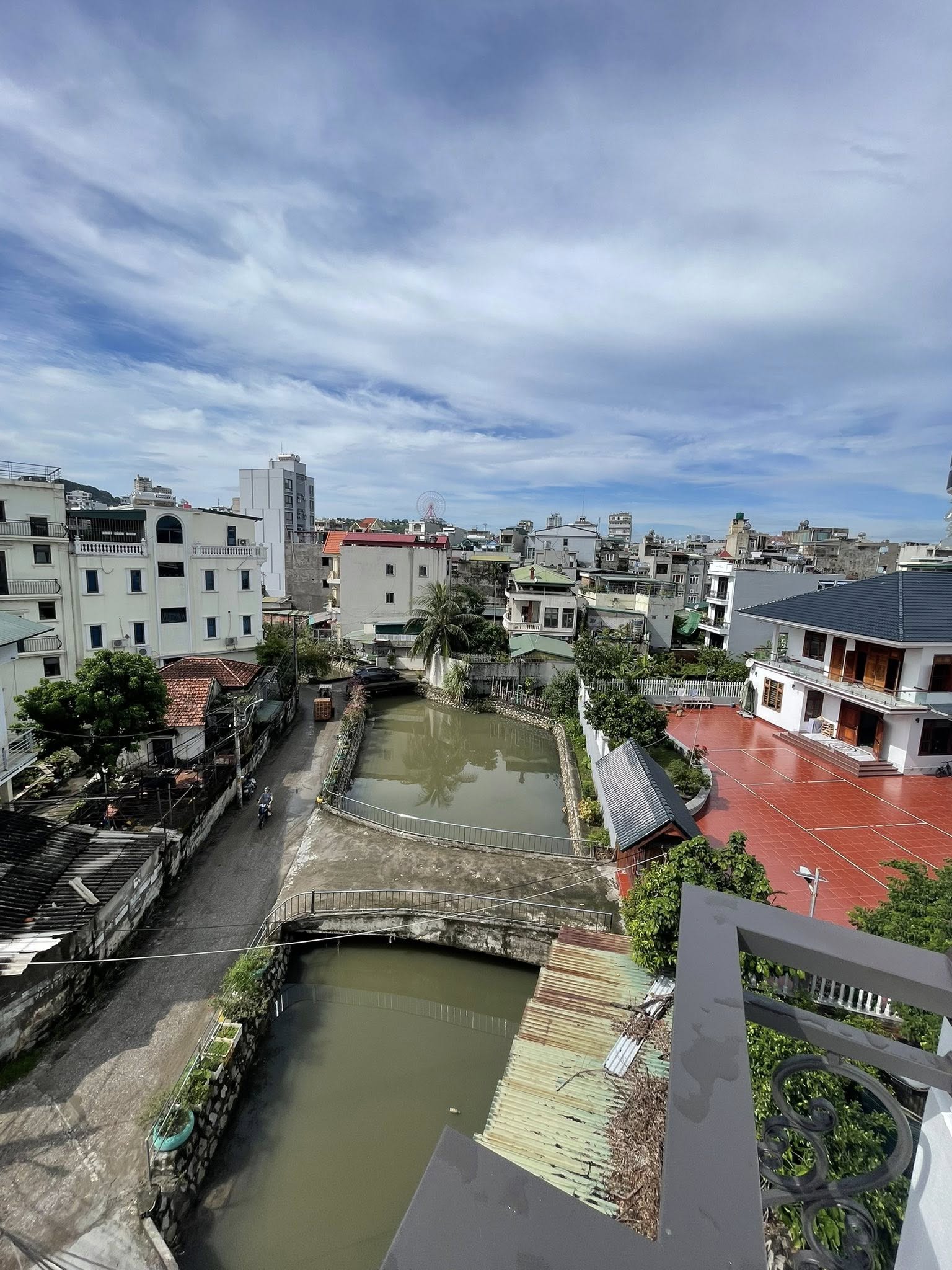 Bán Nhà 4 Tầng Ngõ 13 Cao Xanh. DT:55m2,MT:5.3m Ô Góc Oto Tránh Nhau !!!