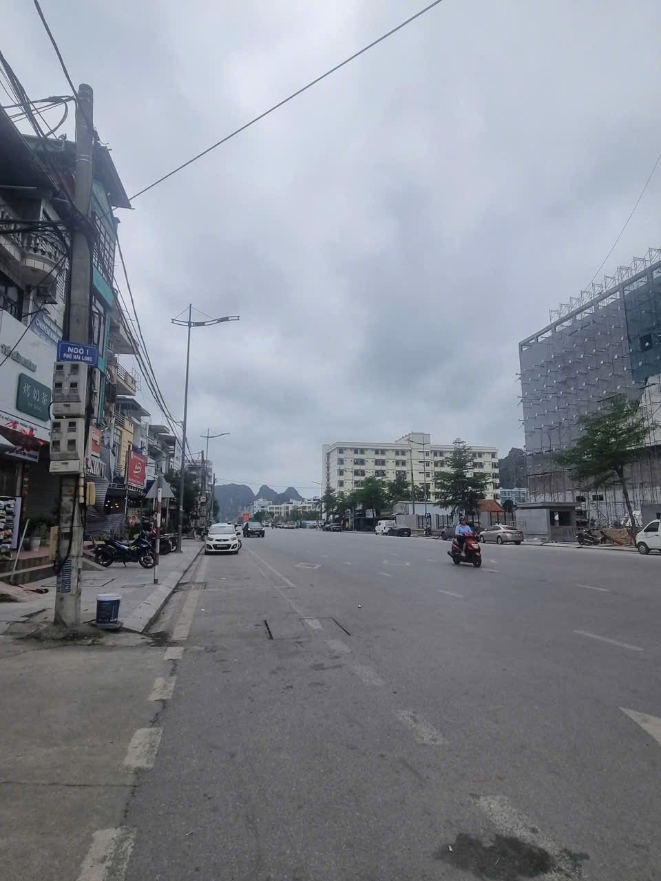 Bán Nhà 5 Tầng Ngõ 1 Phố Hải Long. DT:61.5m2,MT:4.1m Siêu Đẹp !!!