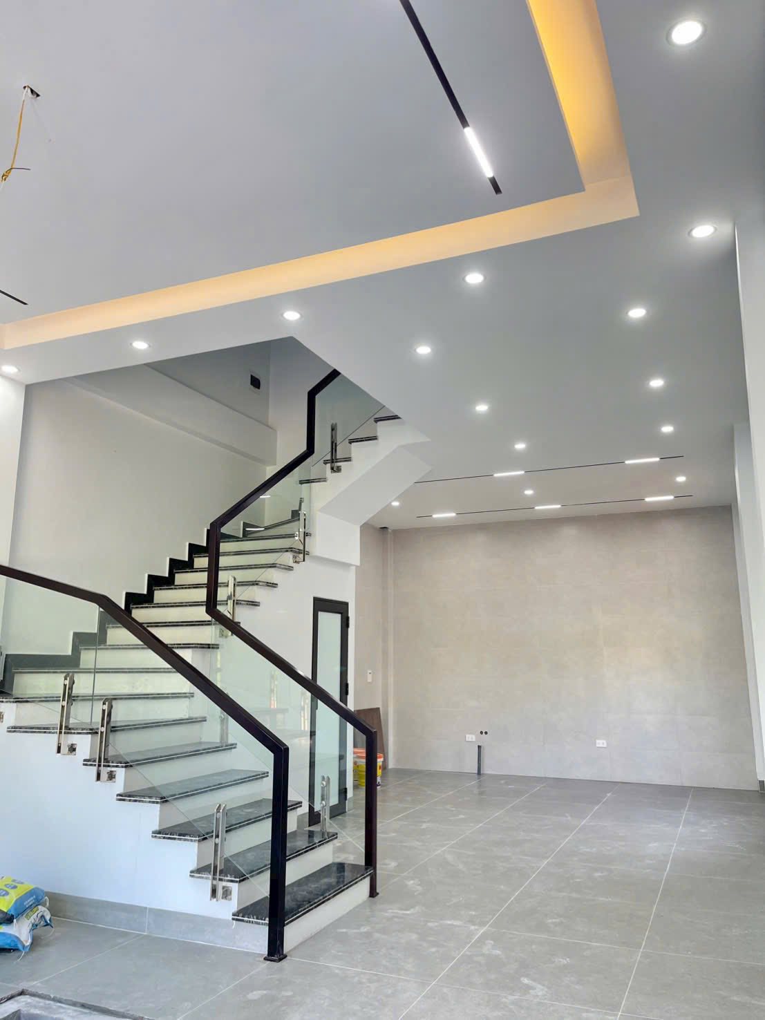 Bán Nhà 3 Tầng Ngõ Bà Mít Hà Trung. DT: 70m2,MT:5m. 2 Oto Tránh Nhau !!!