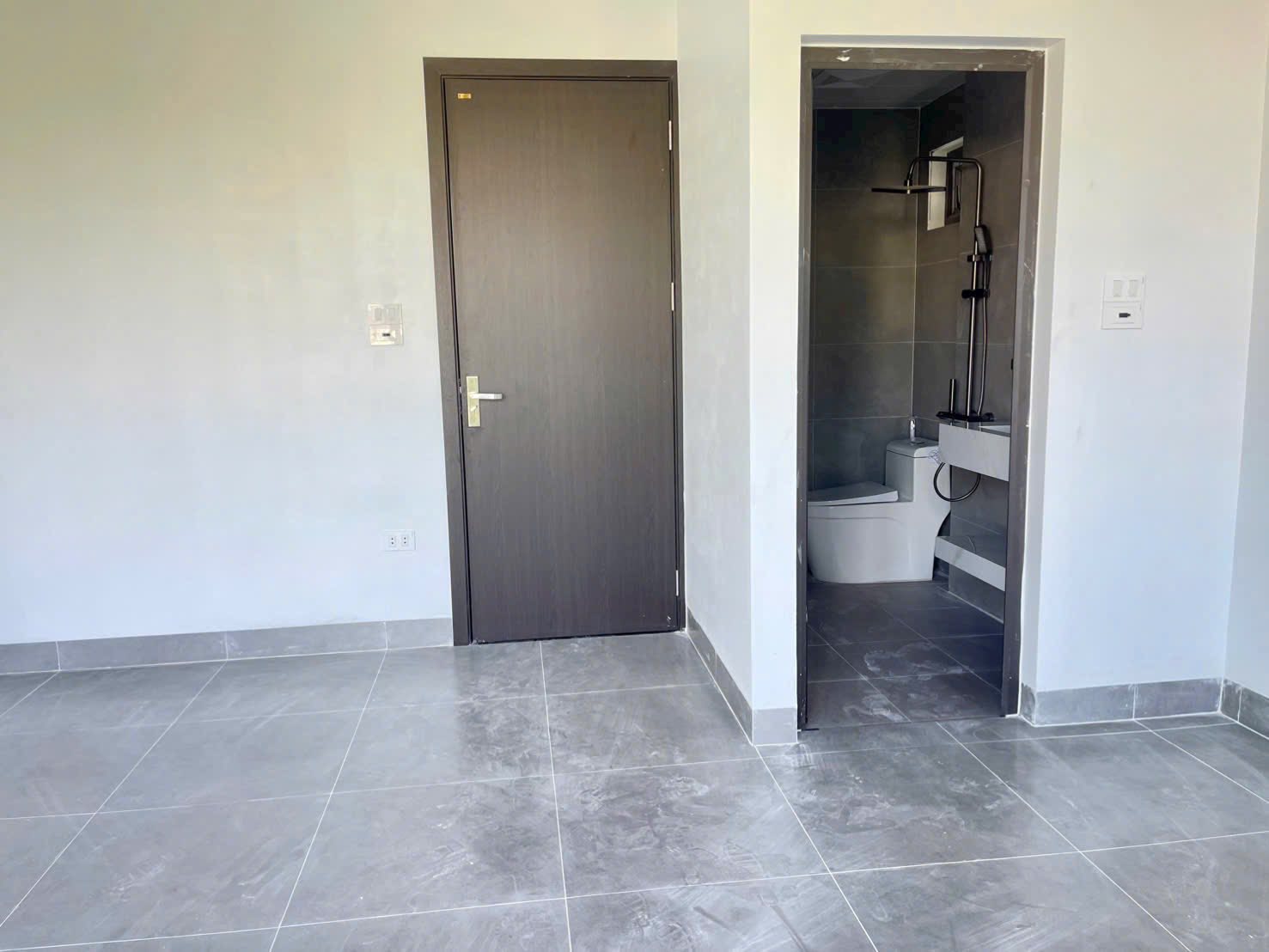 Bán Nhà 3 Tầng Ngõ Bà Mít Hà Trung. DT: 70m2,MT:5m. 2 Oto Tránh Nhau !!!