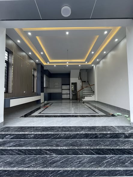 Bán Nhà 4 Tầng Ngõ 13 Cao Xanh. DT:55m2,MT:5.3m Ô Góc Oto Tránh Nhau !!!