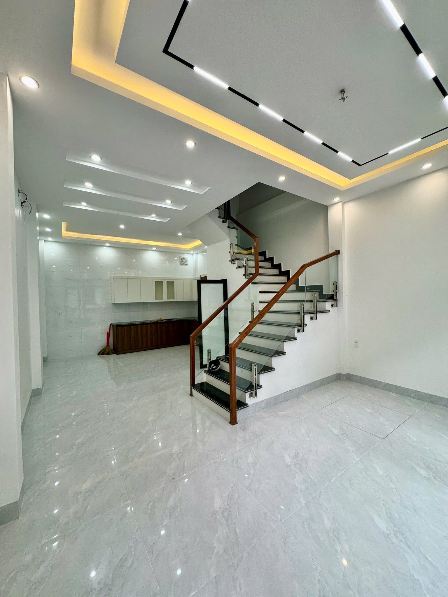 Bán Nhà 4 Tầng Khu Nghĩa Địa Đạo,Hạ Long. DT:54.5m2,MT:5m.H: TB !!!