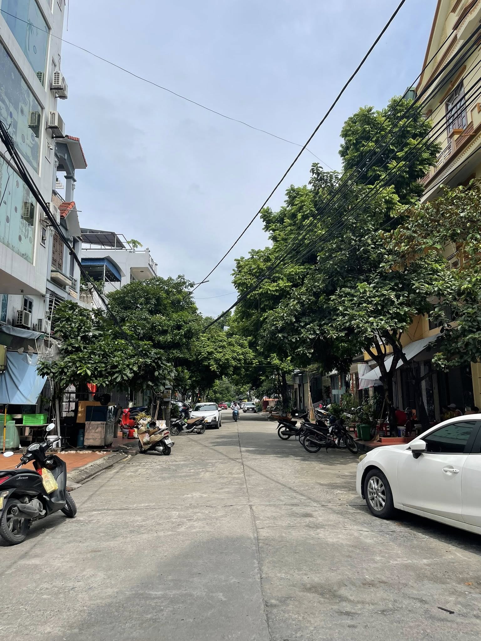 Bán Nhà 2.5 Tầng Ô Góc Mặt Đường Cao Xanh. DT:97m2,MT:13m Siêu Đẹp !!!