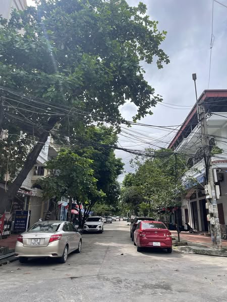 Bán Nhà 2.5 Tầng Ô Góc Mặt Đường Cao Xanh. DT:97m2,MT:13m Siêu Đẹp !!!