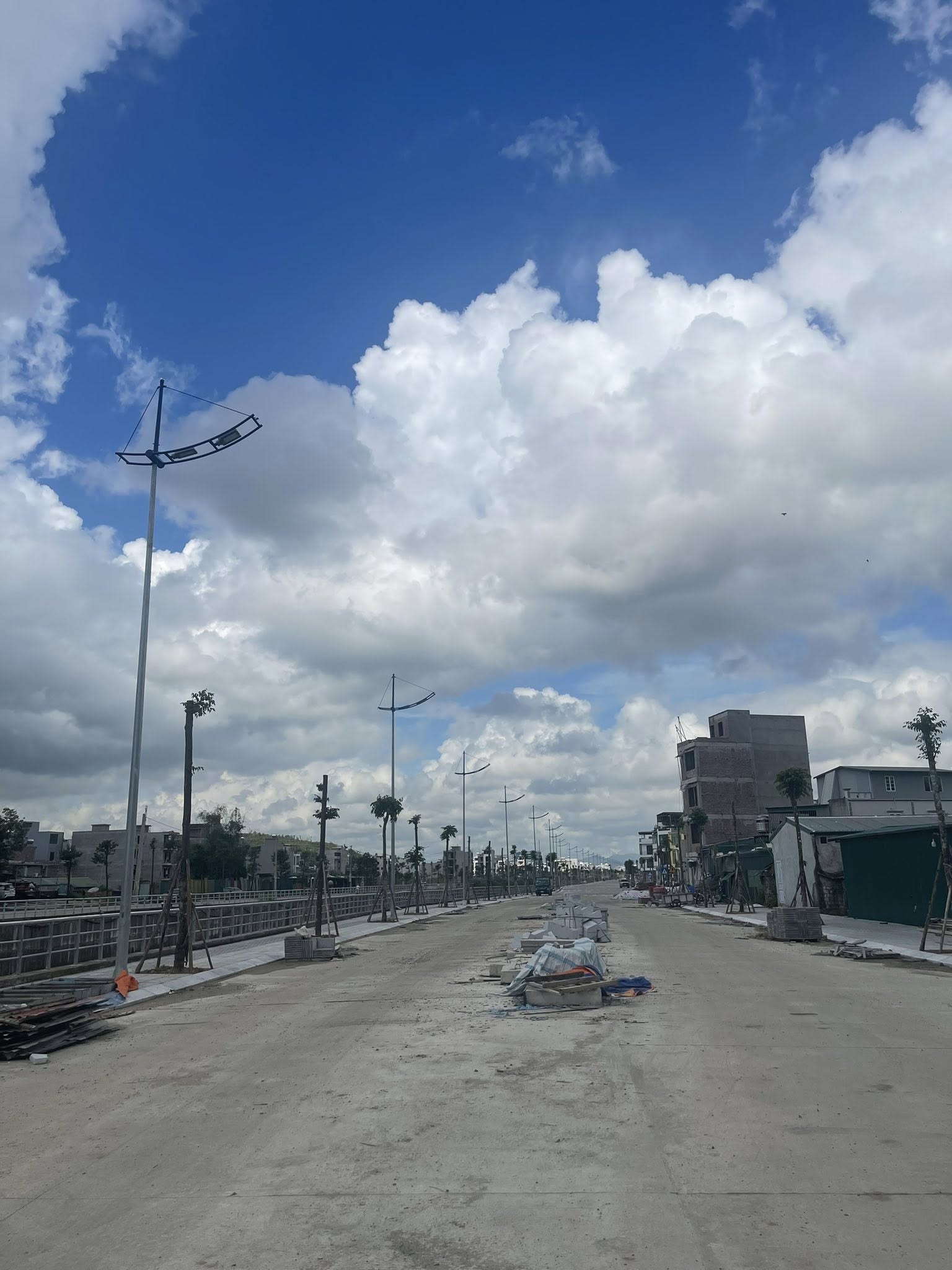 Bán Đất Ô Góc 3 Mặt Tiền Trục Chính Mặt Mương Hà Lầm. DT:48.3m2 !!!