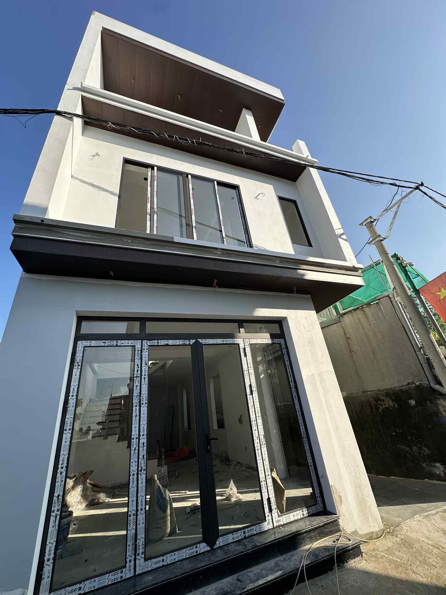 Bán Nhà 3 Tầng Cột 8,P.Hồng Hà. DT:66m2 Oto Đỗ Cửa Giá Rẻ !!!