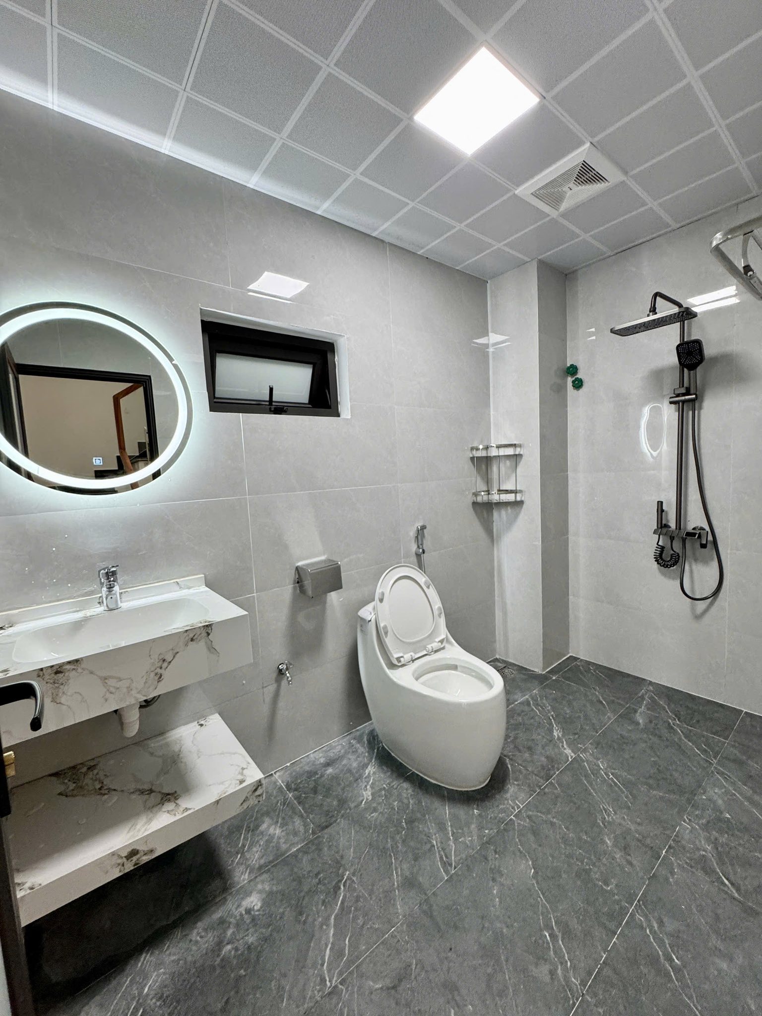 Bán Nhà 4 Tầng Khu Nghĩa Địa Đạo,Hạ Long. DT:54.5m2,MT:5m.H: TB !!!