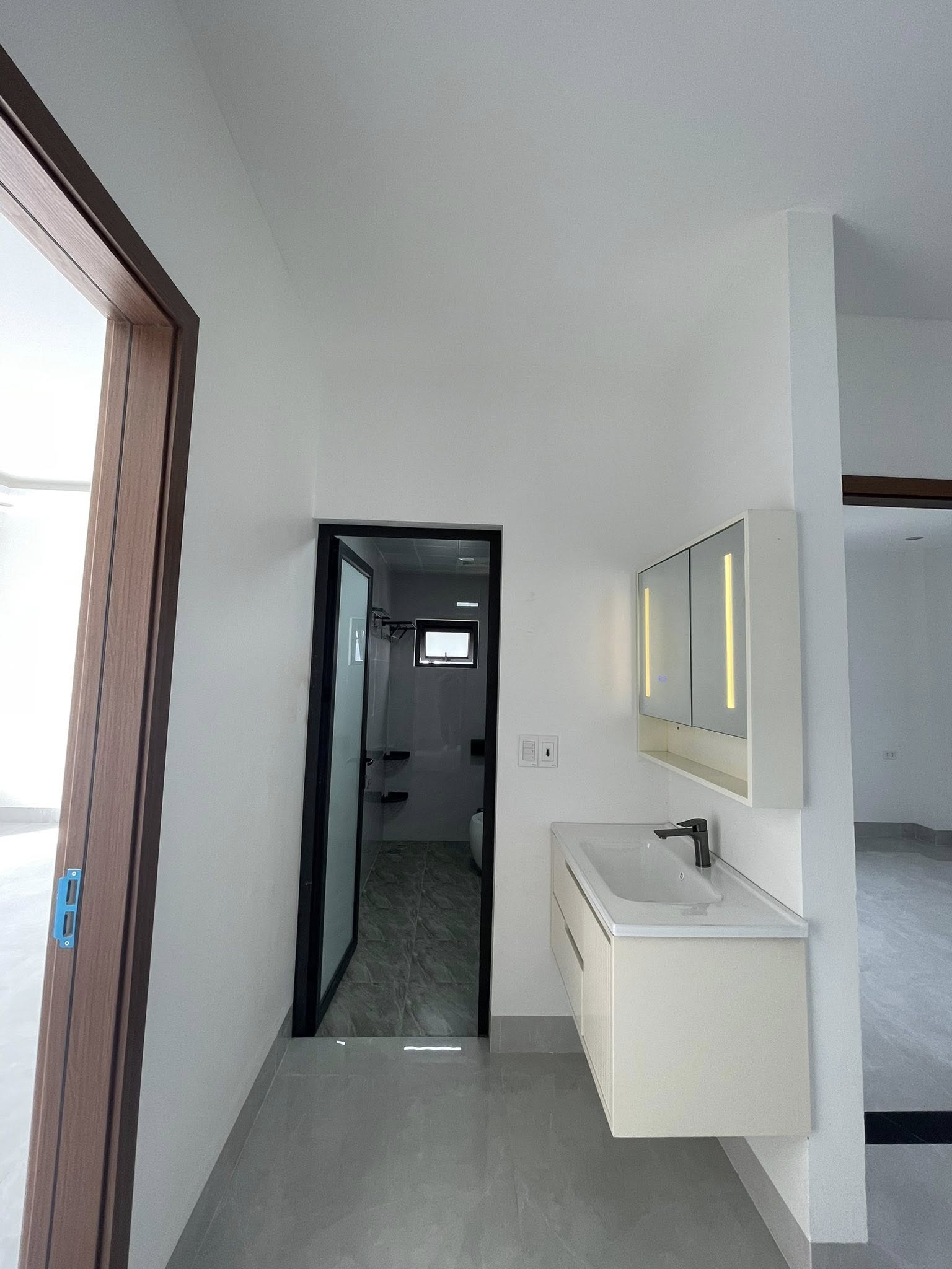 Bán Nhà 4 Tầng Ngõ 13 Cao Xanh. DT:55m2,MT:5.3m Ô Góc Oto Tránh Nhau !!!