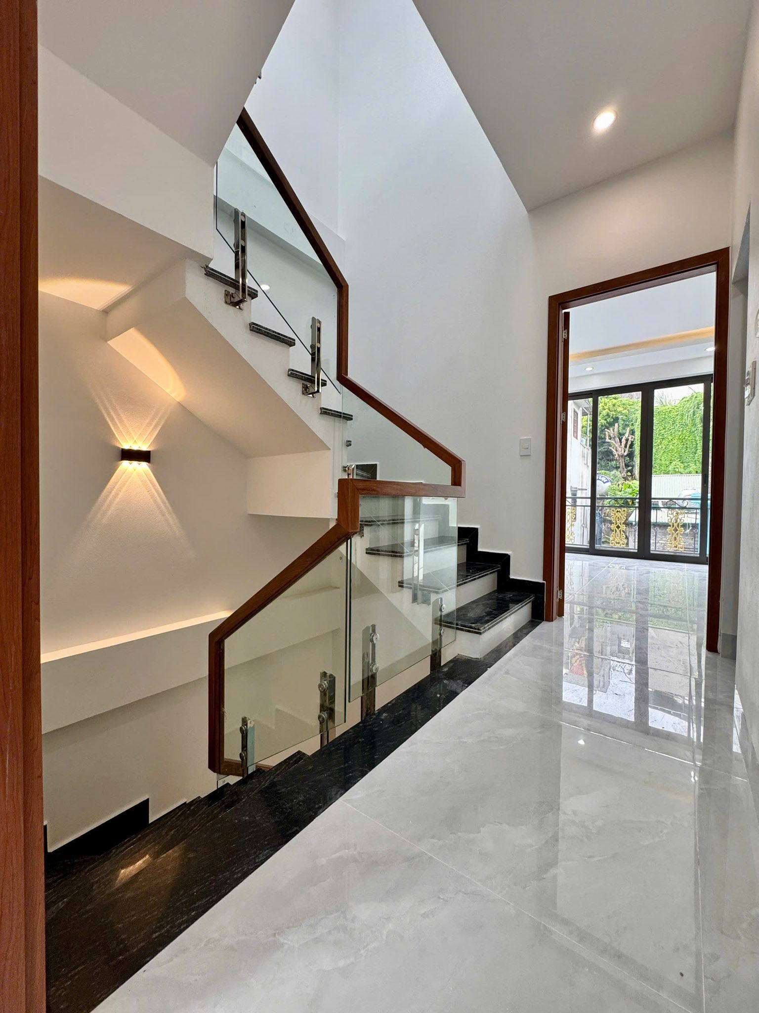 Bán Nhà 4 Tầng Khu Nghĩa Địa Đạo,Hạ Long. DT:54.5m2,MT:5m.H: TB !!!