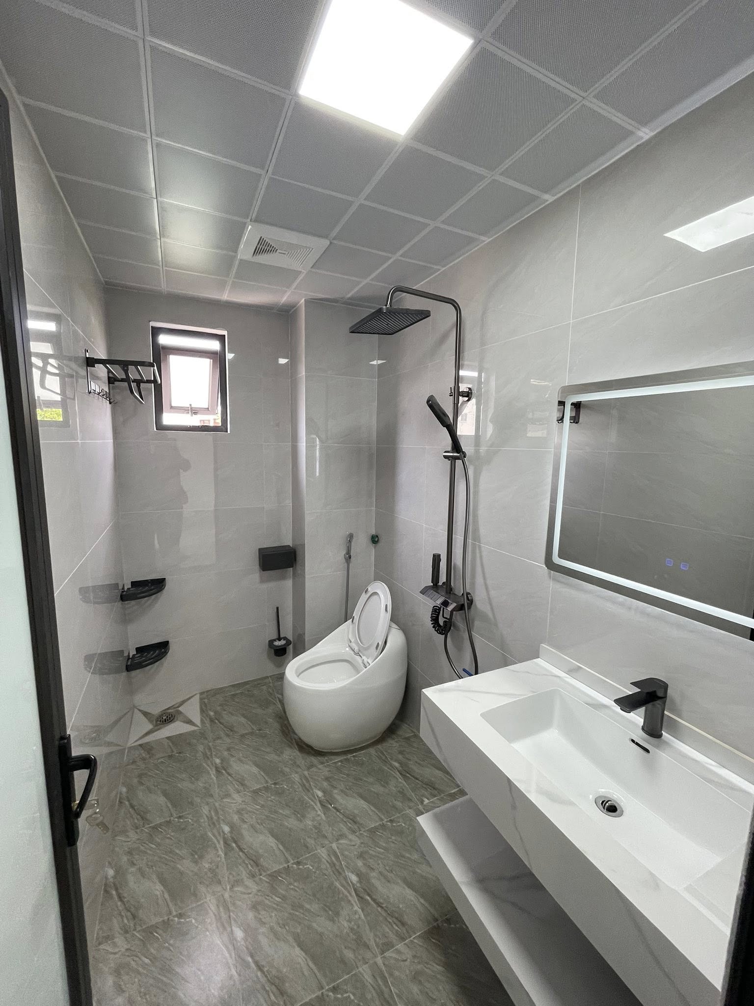 Bán Nhà 4 Tầng Ngõ 13 Cao Xanh. DT:55m2,MT:5.3m Ô Góc Oto Tránh Nhau !!!