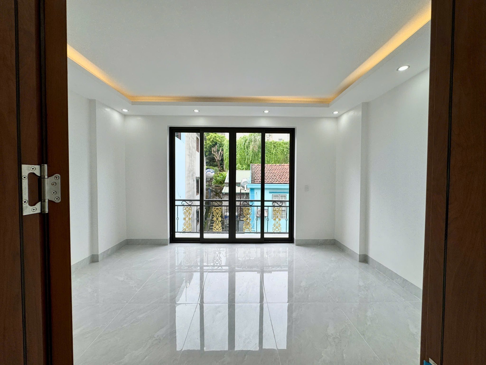 Bán Nhà 4 Tầng Khu Nghĩa Địa Đạo,Hạ Long. DT:54.5m2,MT:5m.H: TB !!!