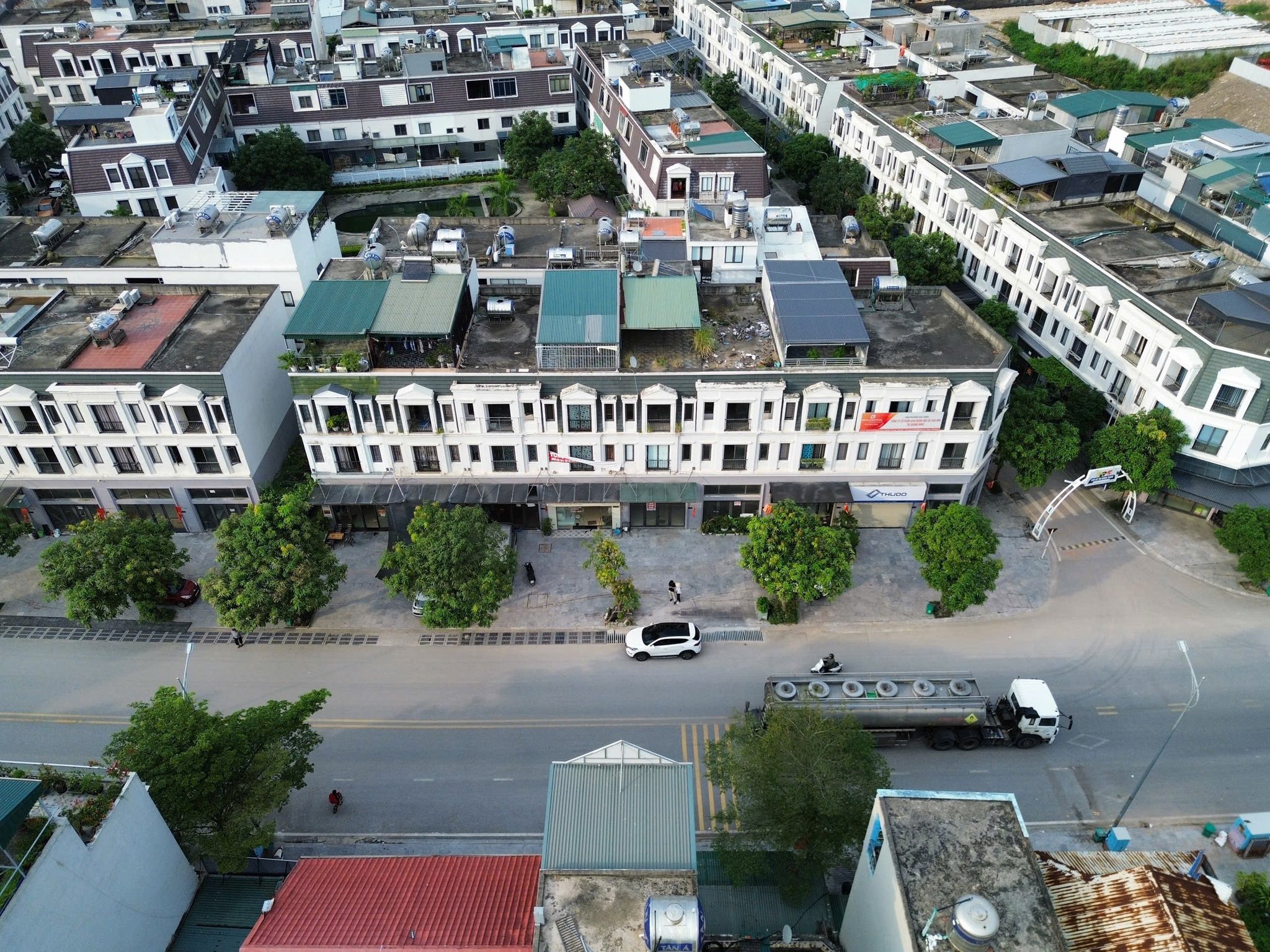 Bán Nhà 3.5 Tầng Mặt Đường Chính Dự Án AoeMall Cái Lân. DT:70m2,MT:5m !!!