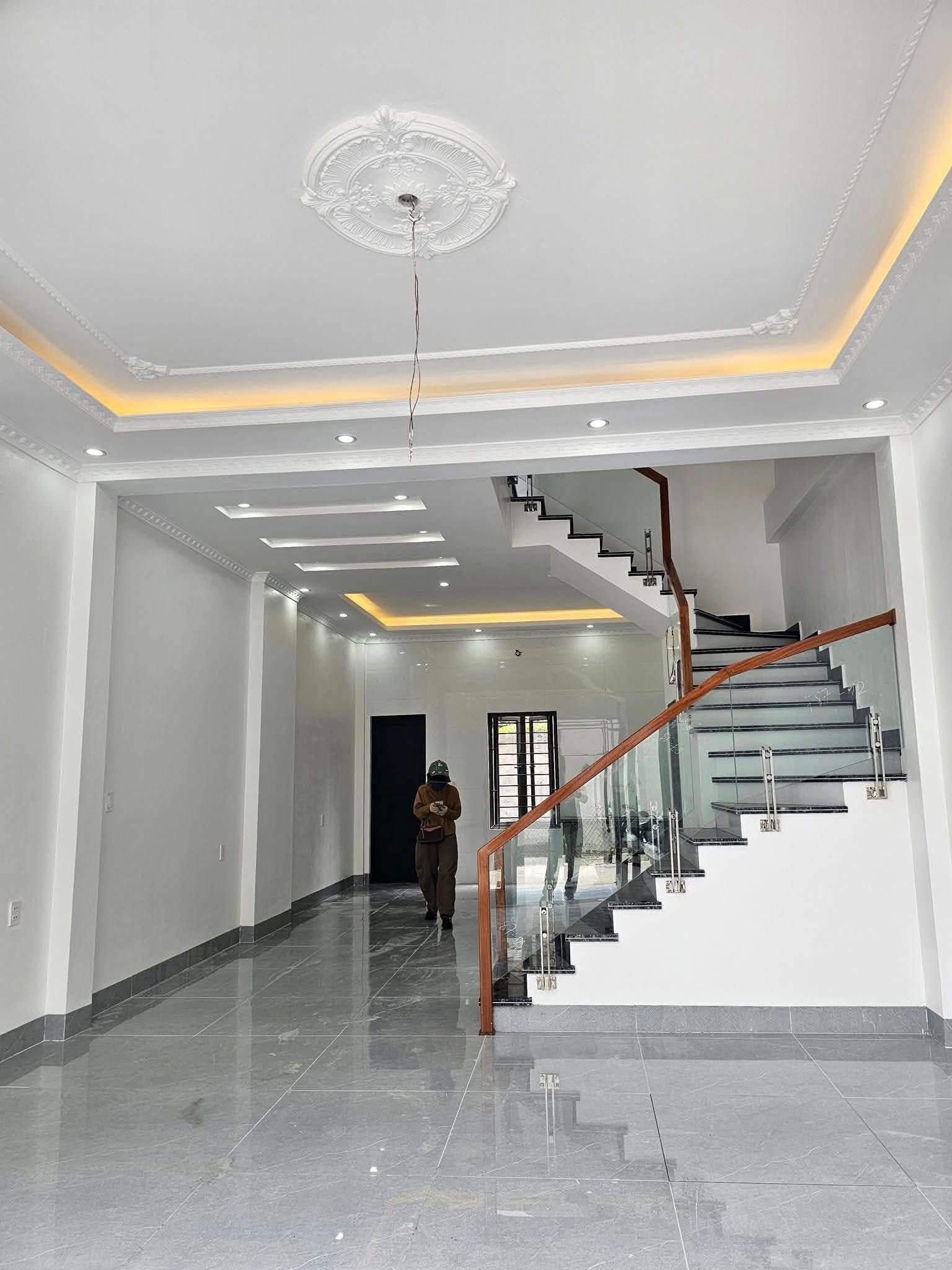 Bán Nhà 3 Tầng Sau Nhà Báo In Cột 5. DT:70m2,MT:5m. Oto nhỏ đỗ cửa !!!