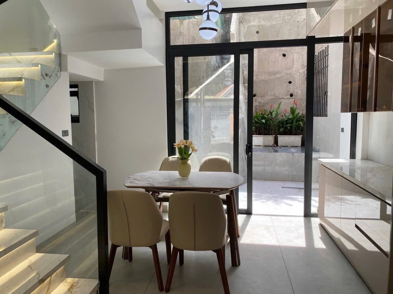 Bán Nhà 3.5 Tầng Ngõ 5 Cao Thắng. DT:73m2 Siêu Đẹp Giá Đẹp !!!