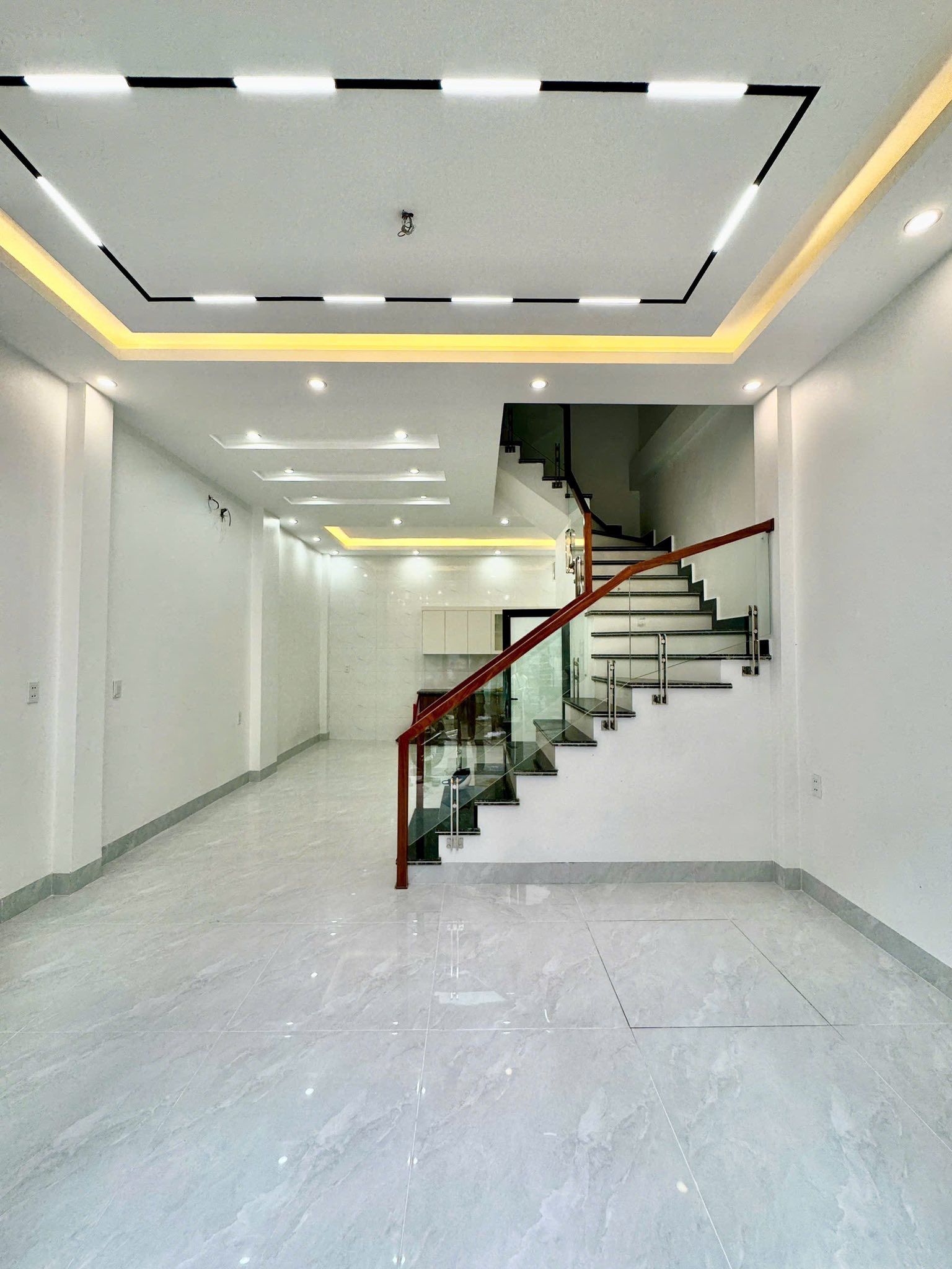 Bán Nhà 4 Tầng Khu Nghĩa Địa Đạo,Hạ Long. DT:54.5m2,MT:5m.H: TB !!!