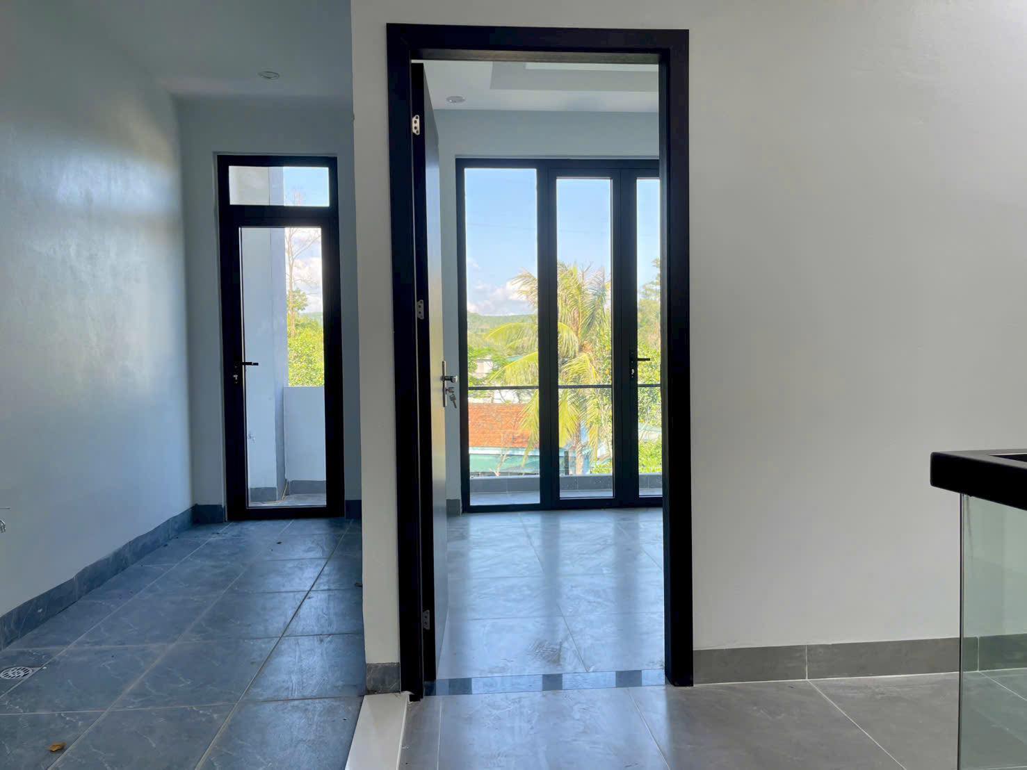 Bán Nhà 3 Tầng Ngõ Bà Mít Hà Trung. DT: 70m2,MT:5m. 2 Oto Tránh Nhau !!!