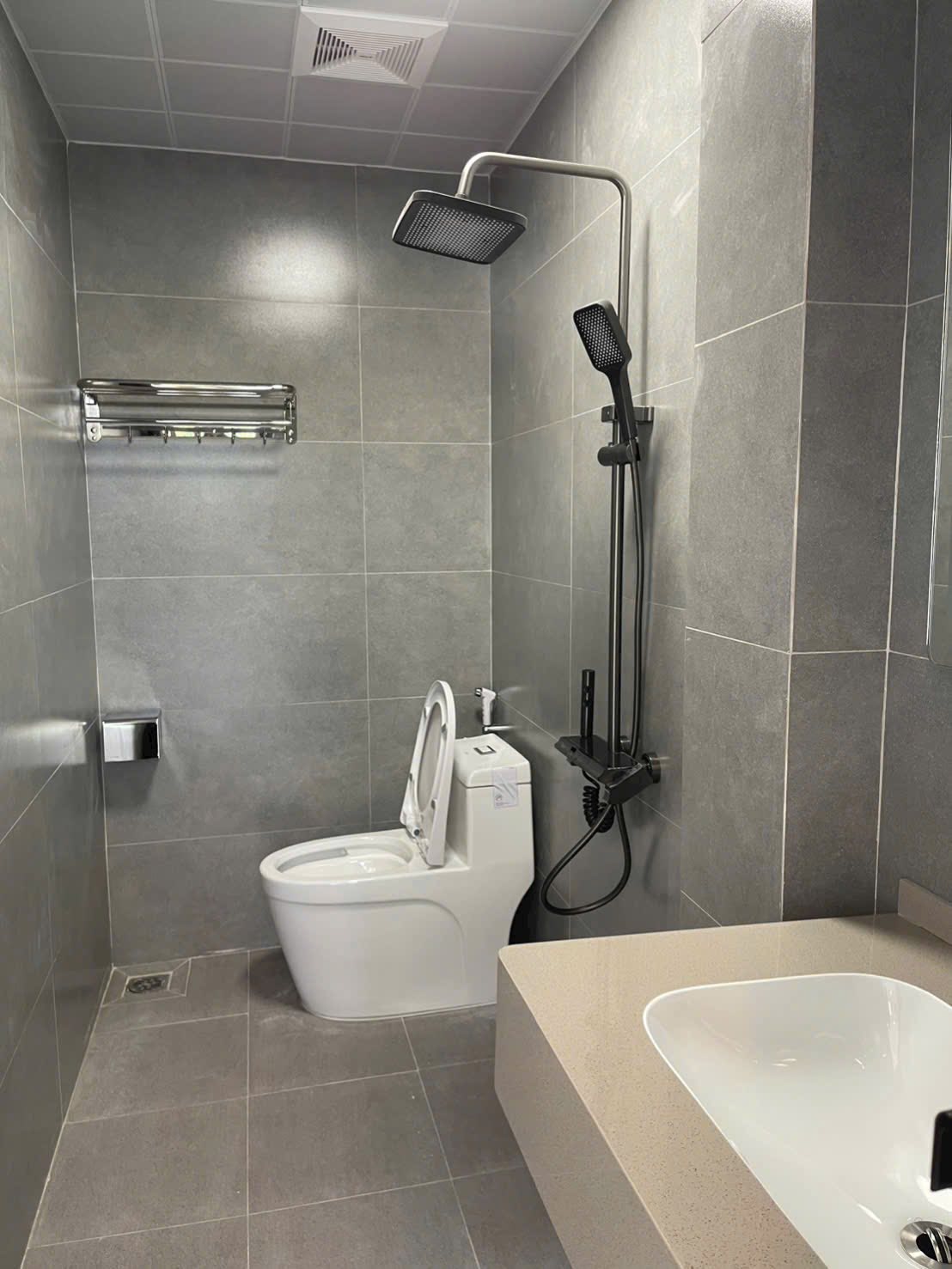 Bán Nhà 3 Tầng Ngõ Bà Mít Hà Trung. DT: 70m2,MT:5m. 2 Oto Tránh Nhau !!!