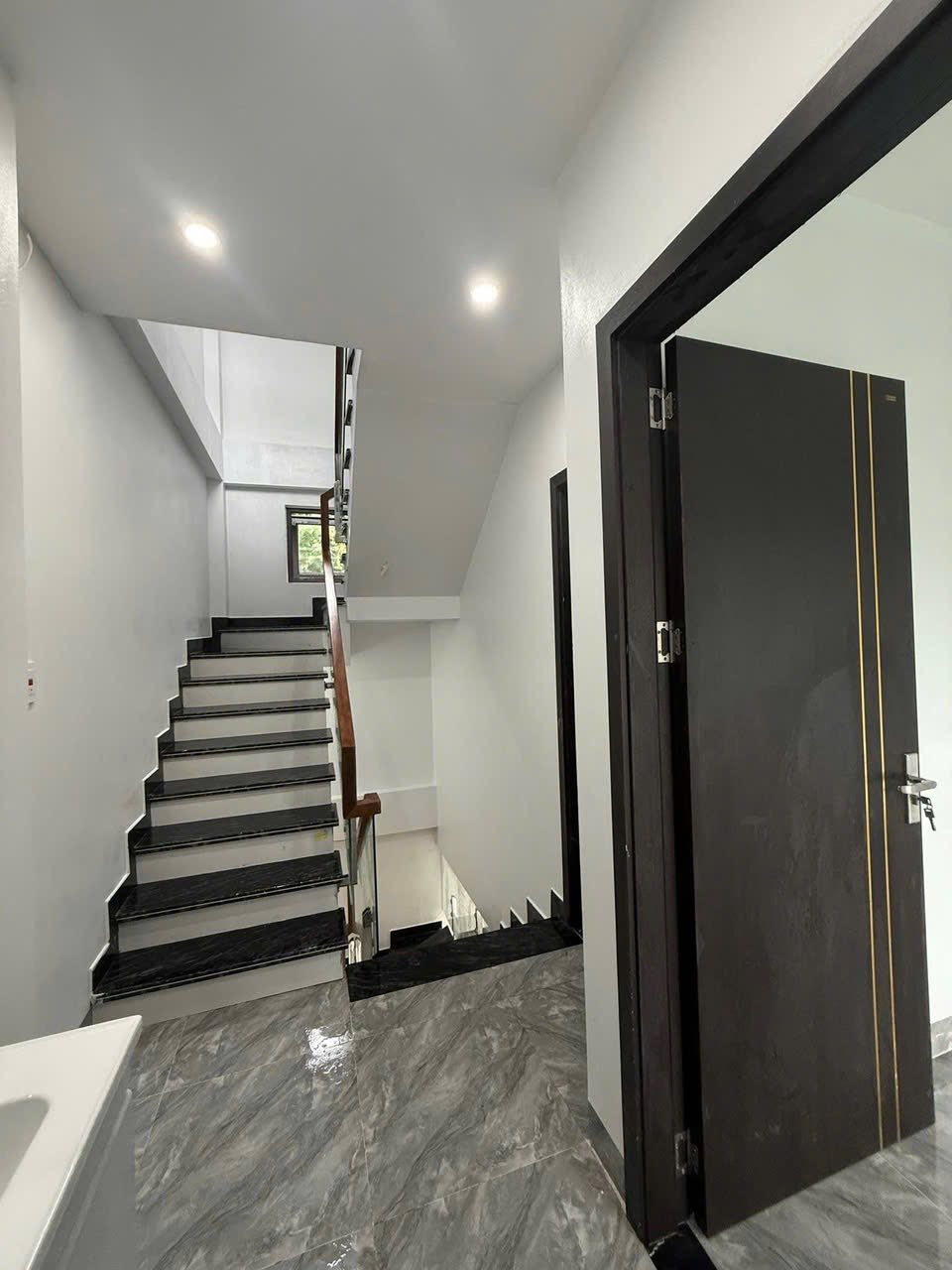 Bán Nhà 3 Tầng Oto Đỗ Cửa Ngõ 17 Cao Thắng. DT:50m2 Full Nội Thất !!!