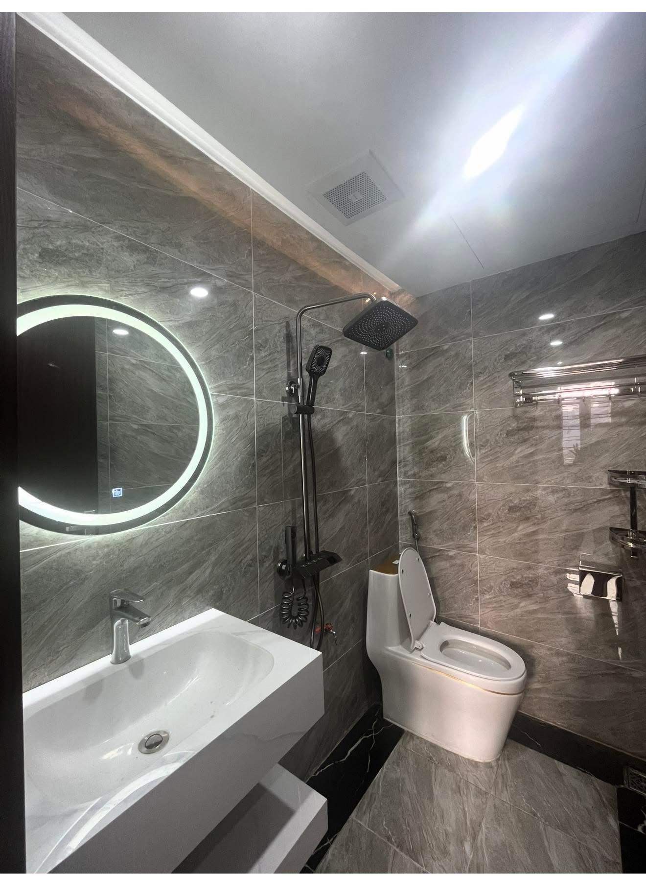 Bán Nhà 4 Tầng Gần Cafe Muối Cao Thắng. DT:58m2,MT:5m.H:Tây Nam !!!