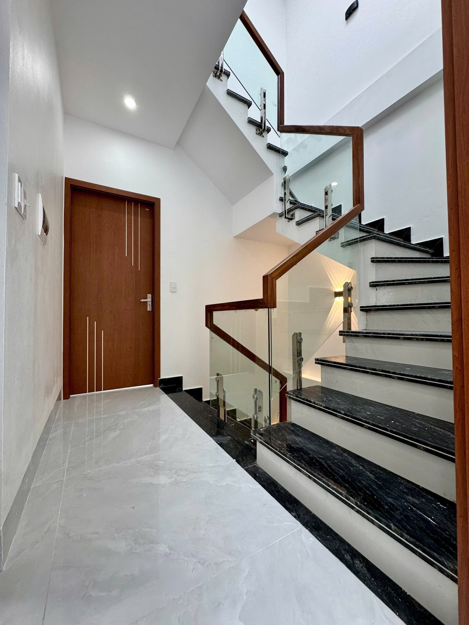 Bán Nhà 4 Tầng Khu Nghĩa Địa Đạo,Hạ Long. DT:54.5m2,MT:5m.H: TB !!!