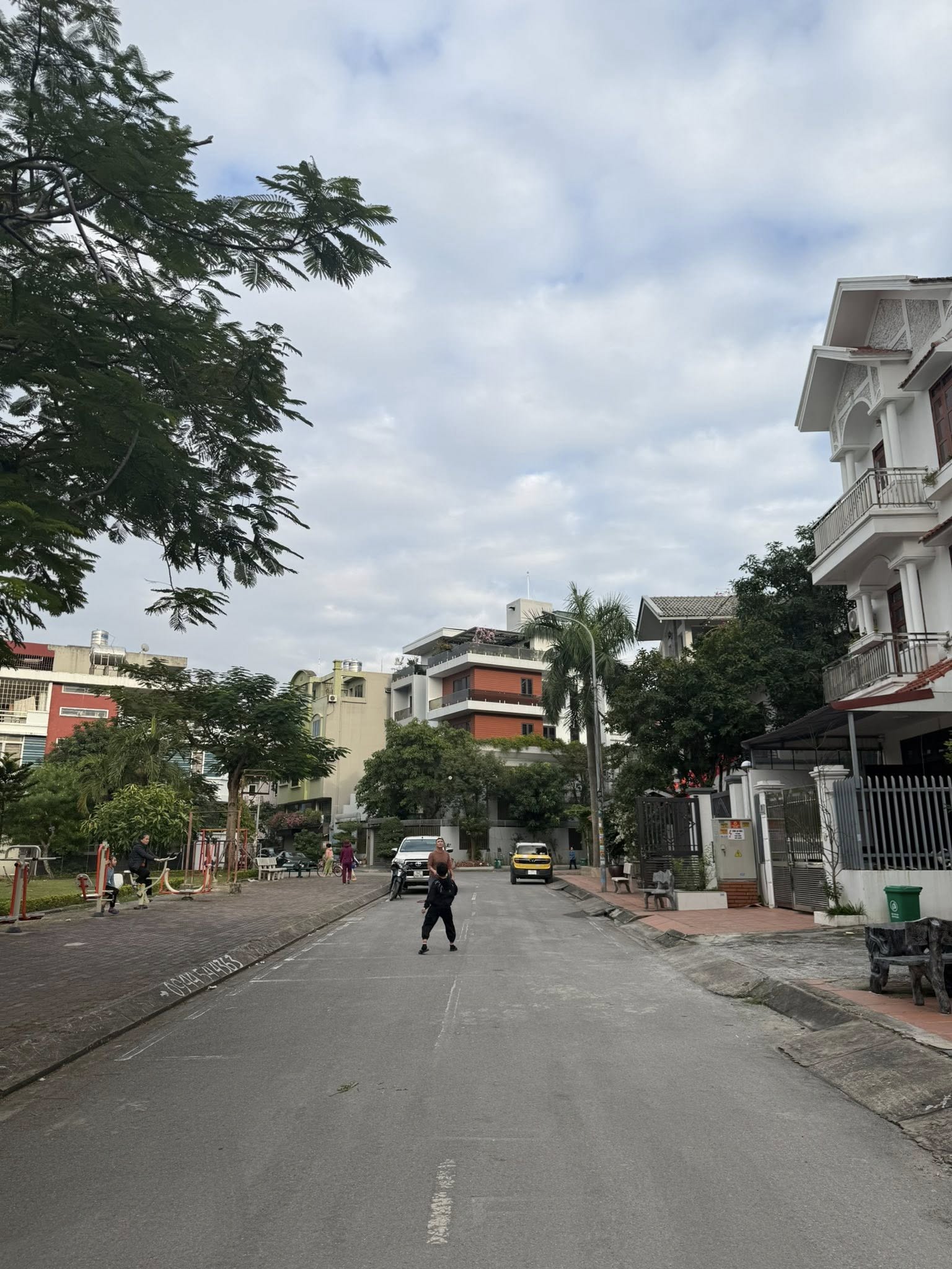 Bán Lô B16-1 Vựng Đâng. DT:104.5m2,MT:5.5m View Vườn Hoa !!!